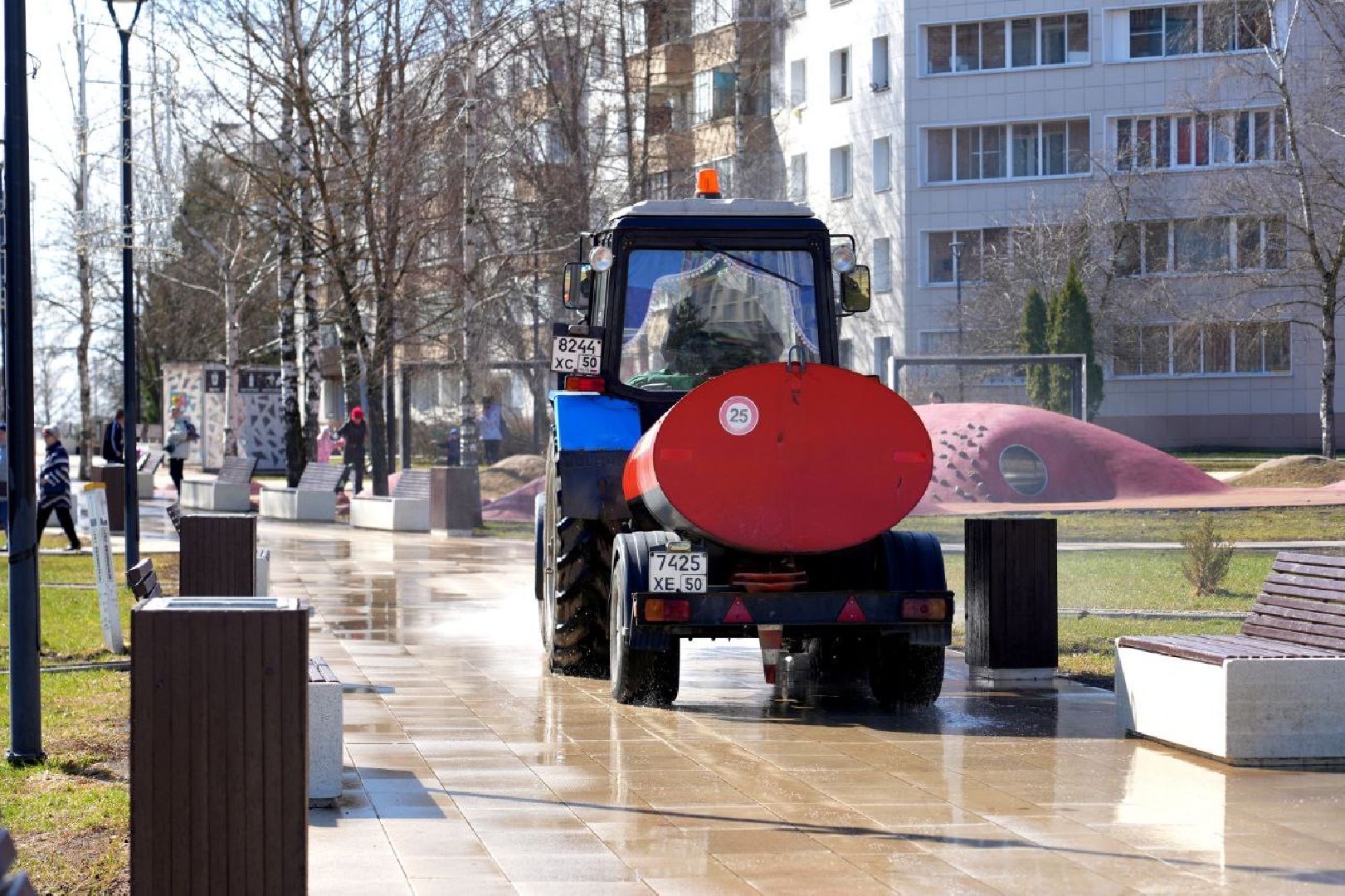 сергиев посад, весна, сергиево-посадский городской округ, уборка, моют улицы, коммунальные службы,