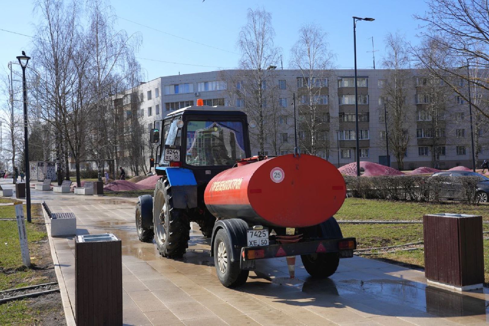сергиев посад, весна, сергиево-посадский городской округ, уборка, моют улицы, коммунальные службы,