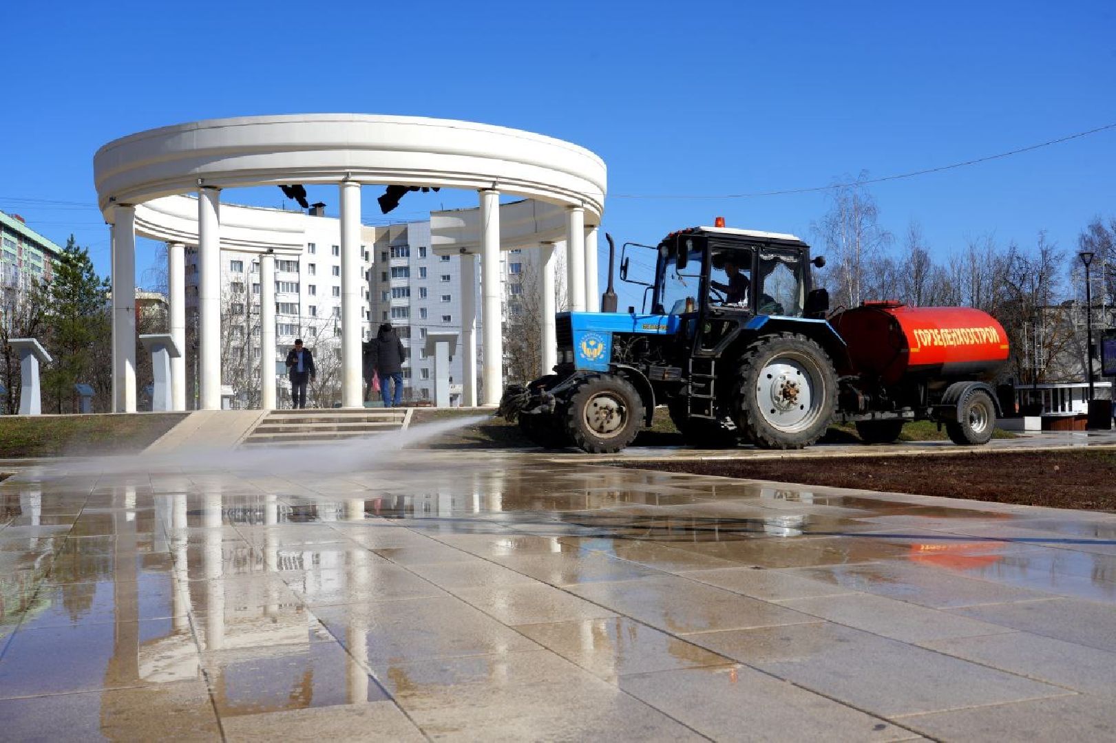 сергиев посад, весна, сергиево-посадский городской округ, уборка, моют улицы, коммунальные службы,