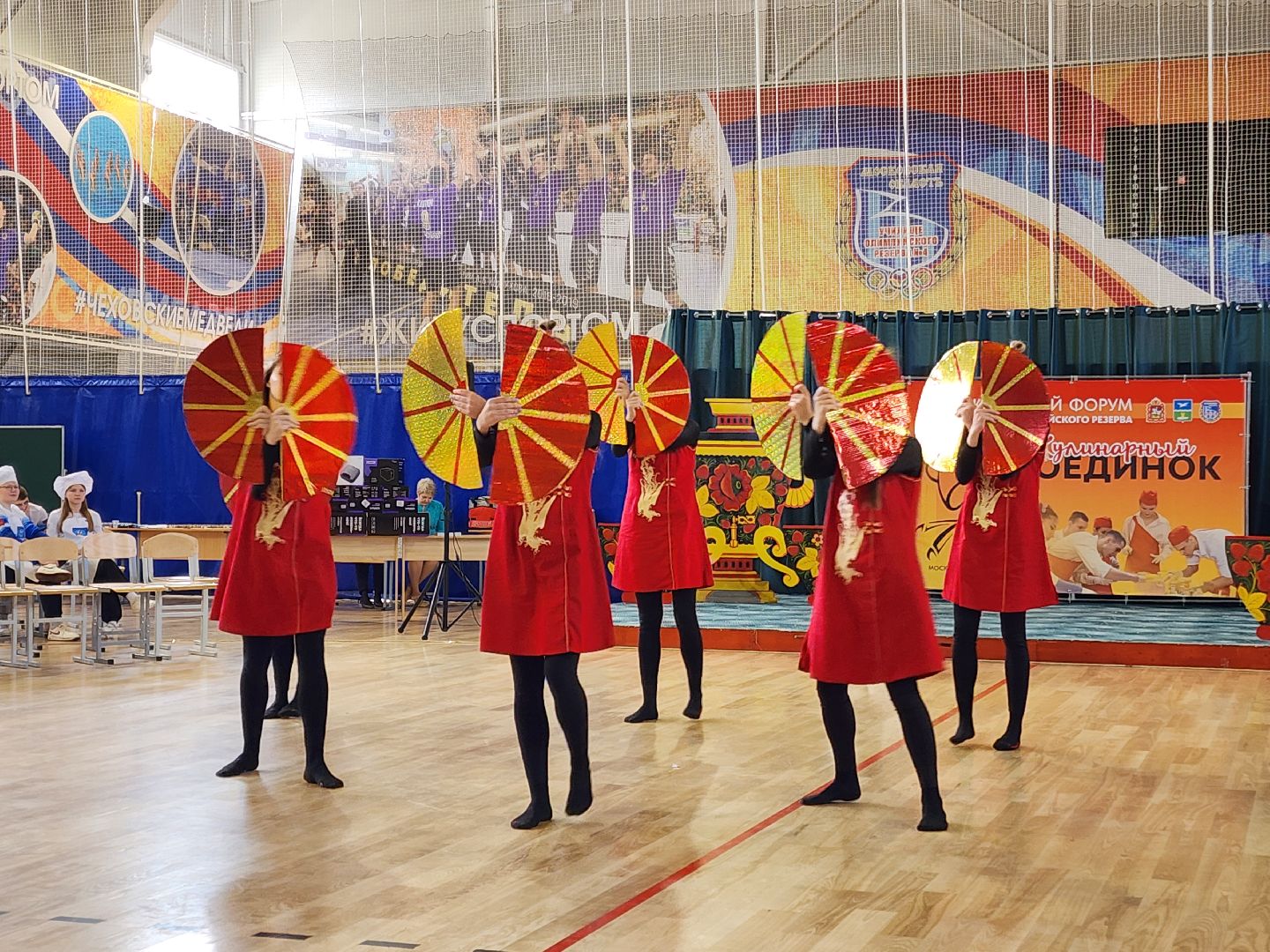 чехов, спортивный комплекс Надежды России, межрегиональный форум, здоровое питание спортсменов, училища олимпийского резерва, кулинарный поединок, призеры и чемпионы олимпиад, круглый стол, музей спорта, национальная кухня стран БРИКС,