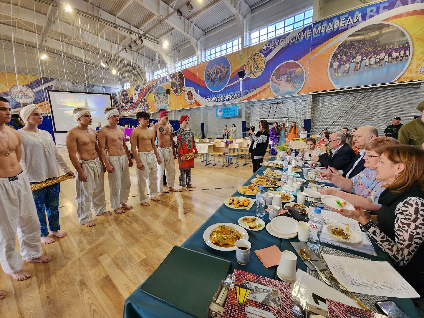 чехов, спортивный комплекс Надежды России, межрегиональный форум, здоровое питание спортсменов, училища олимпийского резерва, кулинарный поединок, призеры и чемпионы олимпиад, круглый стол, музей спорта, национальная кухня стран БРИКС,