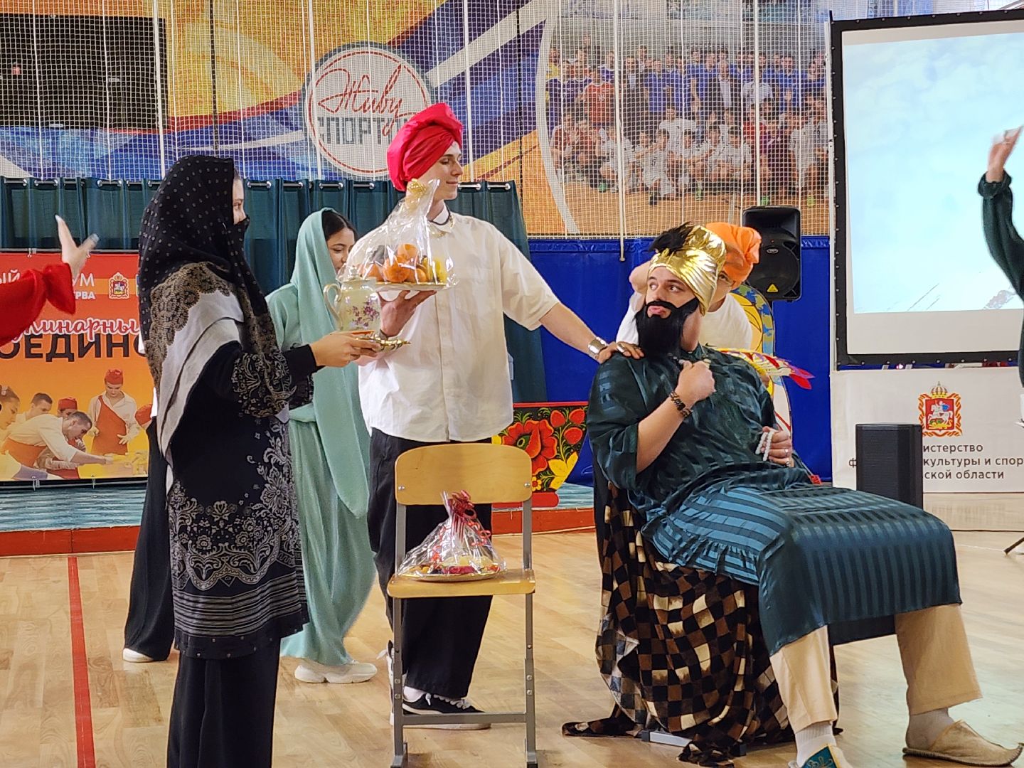 чехов, спортивный комплекс Надежды России, межрегиональный форум, здоровое питание спортсменов, училища олимпийского резерва, кулинарный поединок, призеры и чемпионы олимпиад, круглый стол, музей спорта, национальная кухня стран БРИКС,