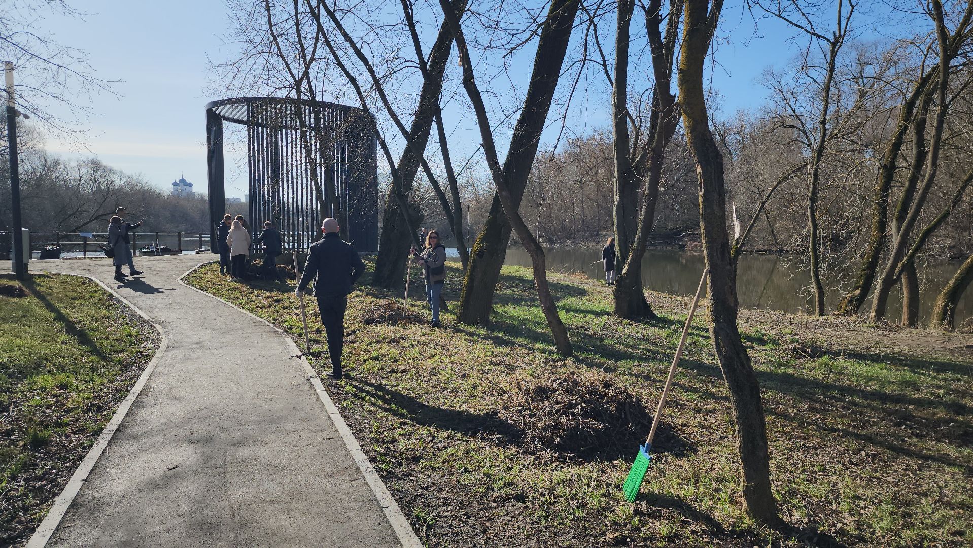 серпухов, принарский парк, серпуховские журналисты, субботник в парке серпухова, река нара, высоцкий монастырь,