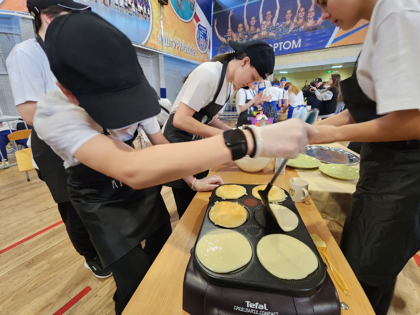 чехов, кулинарный поединок, выпекание блинов, межрегиональный форум, училища олимпийского резерва, здоровое питание, подготовка спортсменов, национальная кухня,