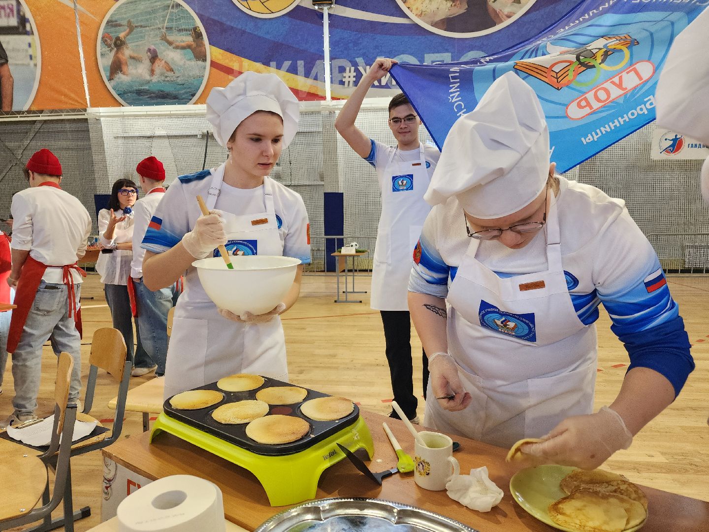 чехов, кулинарный поединок, выпекание блинов, межрегиональный форум, училища олимпийского резерва, здоровое питание, подготовка спортсменов, национальная кухня,