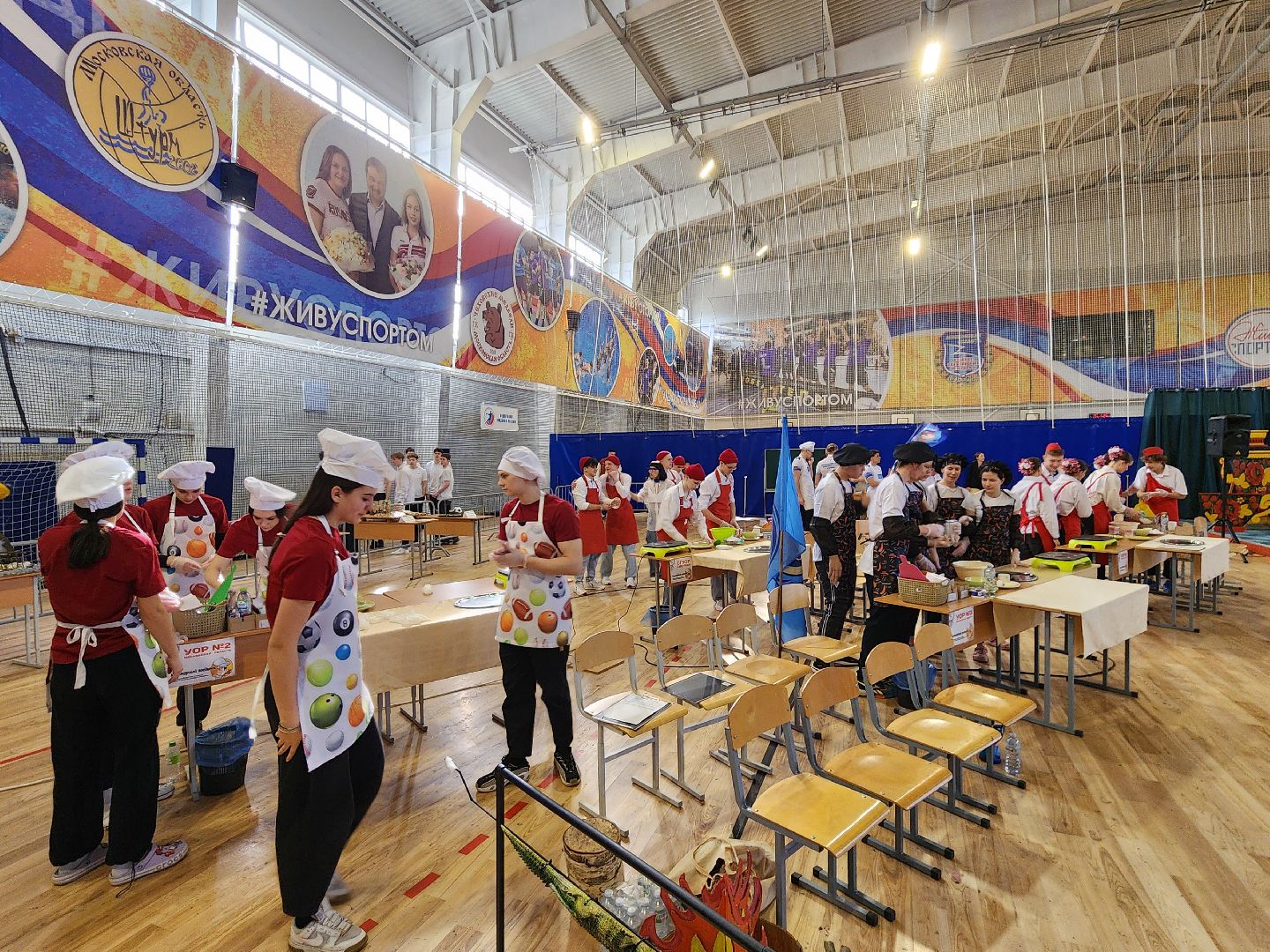чехов, кулинарный поединок, выпекание блинов, межрегиональный форум, училища олимпийского резерва, здоровое питание, подготовка спортсменов, национальная кухня,