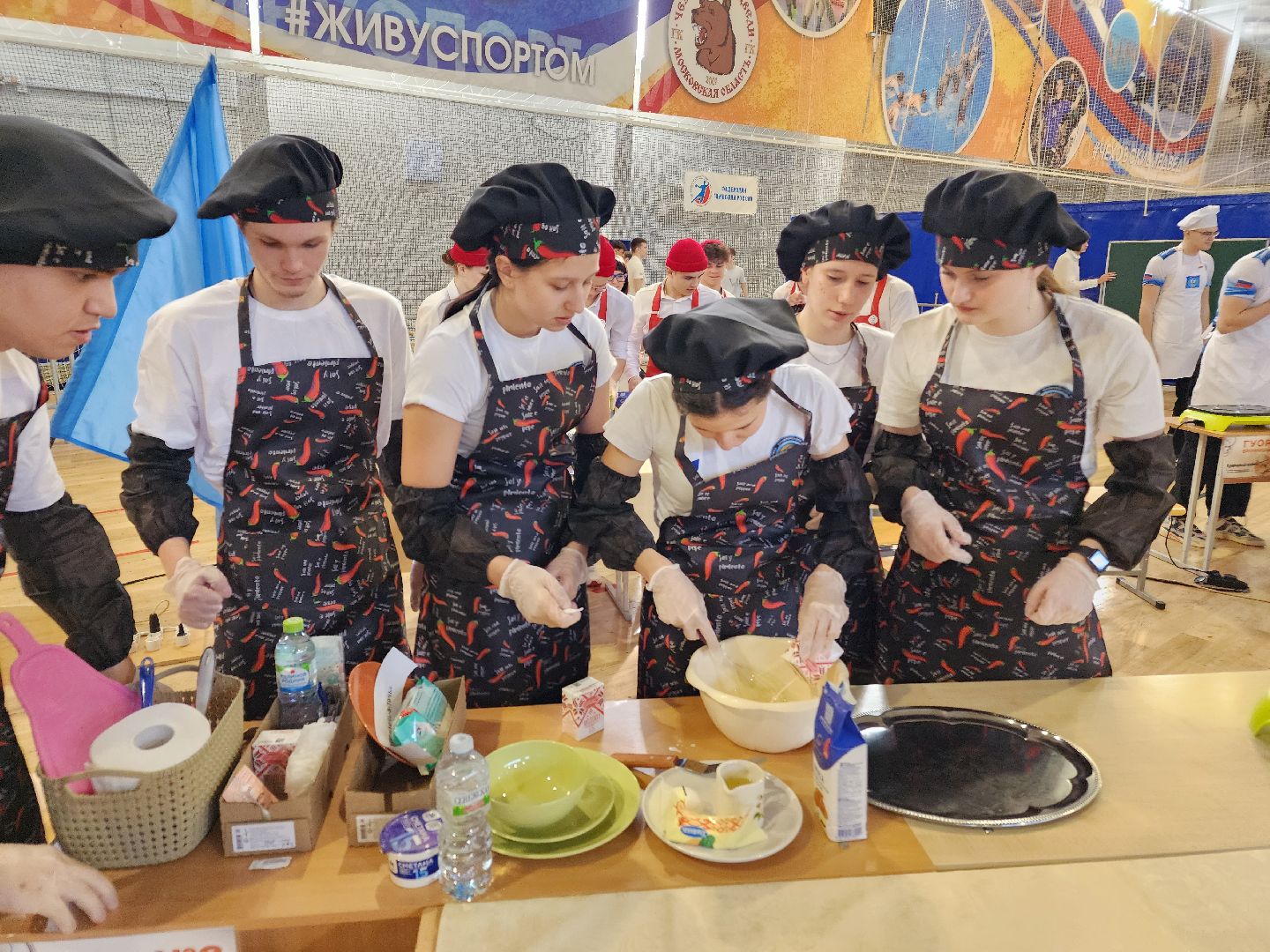 чехов, кулинарный поединок, выпекание блинов, межрегиональный форум, училища олимпийского резерва, здоровое питание, подготовка спортсменов, национальная кухня,