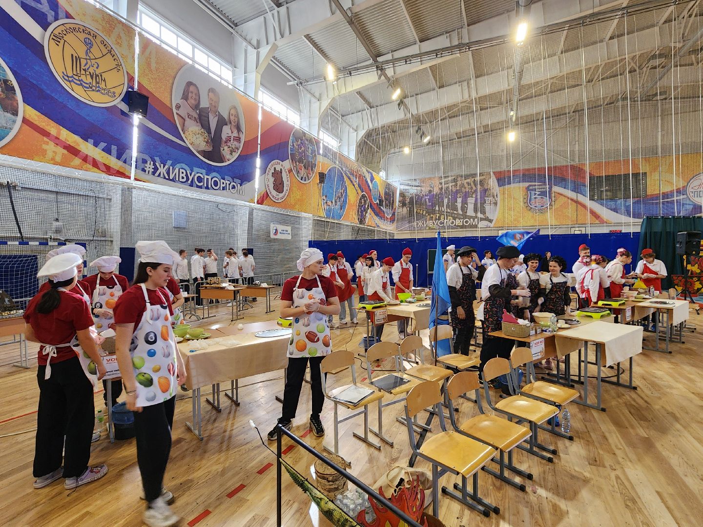чехов, кулинарный поединок, выпекание блинов, межрегиональный форум, училища олимпийского резерва, здоровое питание, подготовка спортсменов, национальная кухня,