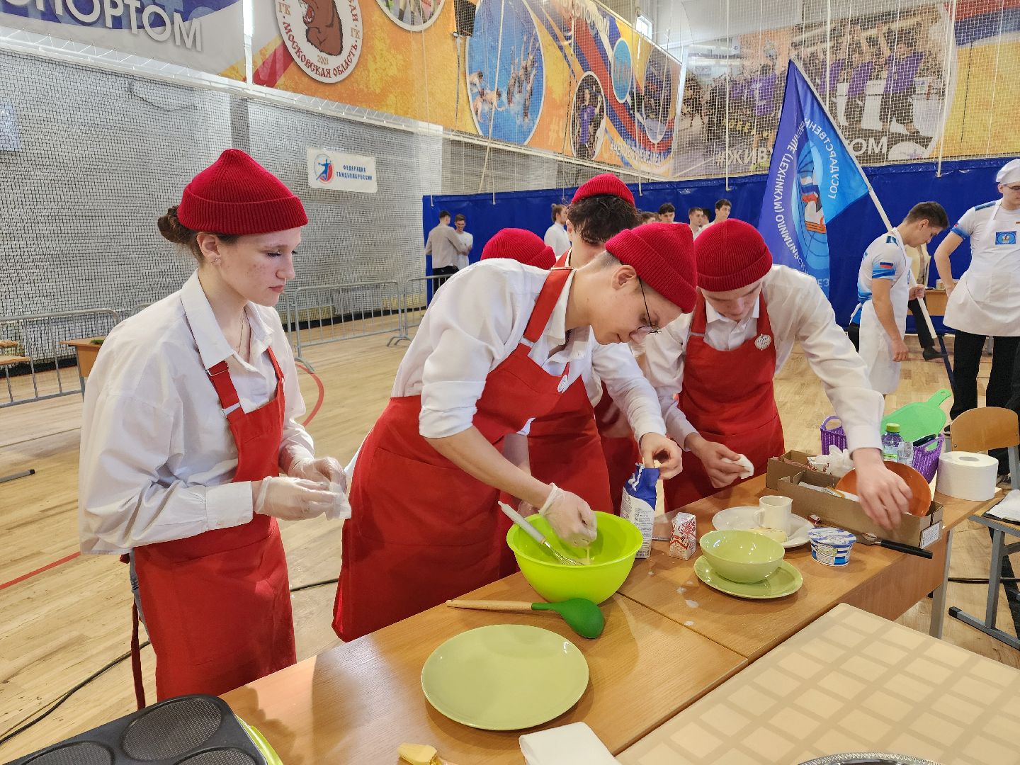 чехов, кулинарный поединок, выпекание блинов, межрегиональный форум, училища олимпийского резерва, здоровое питание, подготовка спортсменов, национальная кухня,
