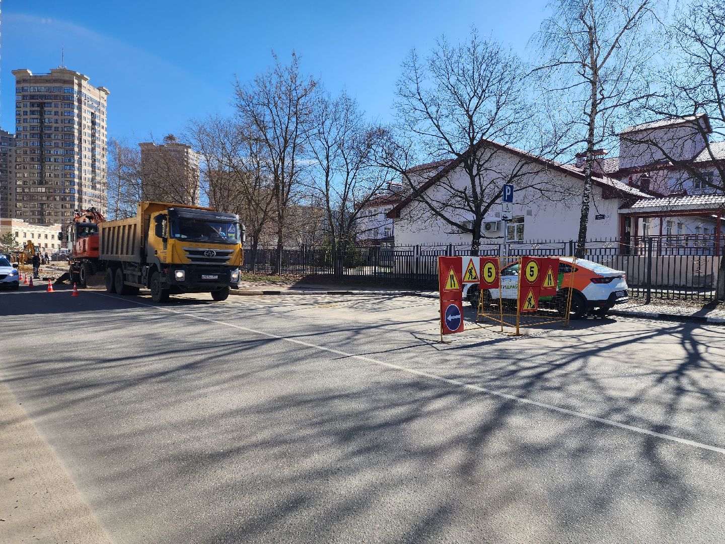 раменское, строительство, жкх, на улице мира прокладывают ливневую канализацию,