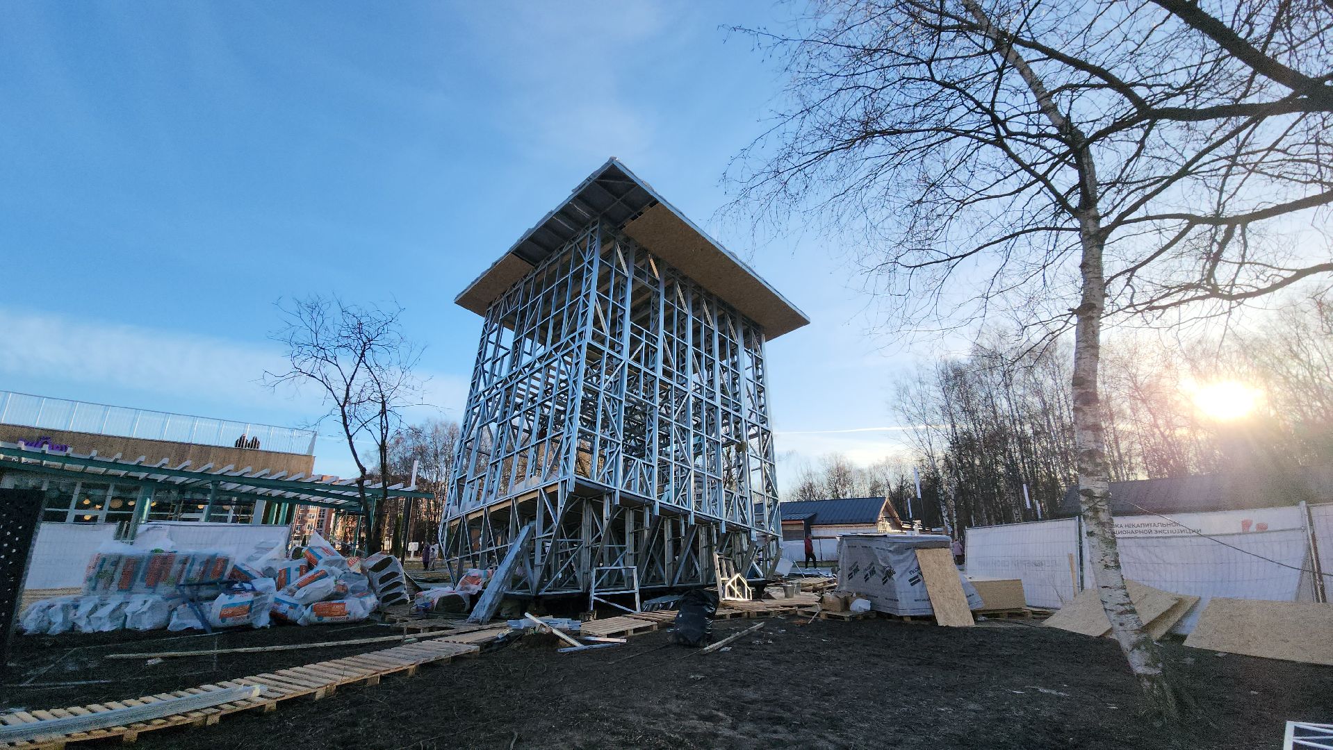 Переврнутый дом, Парк, Лобня,