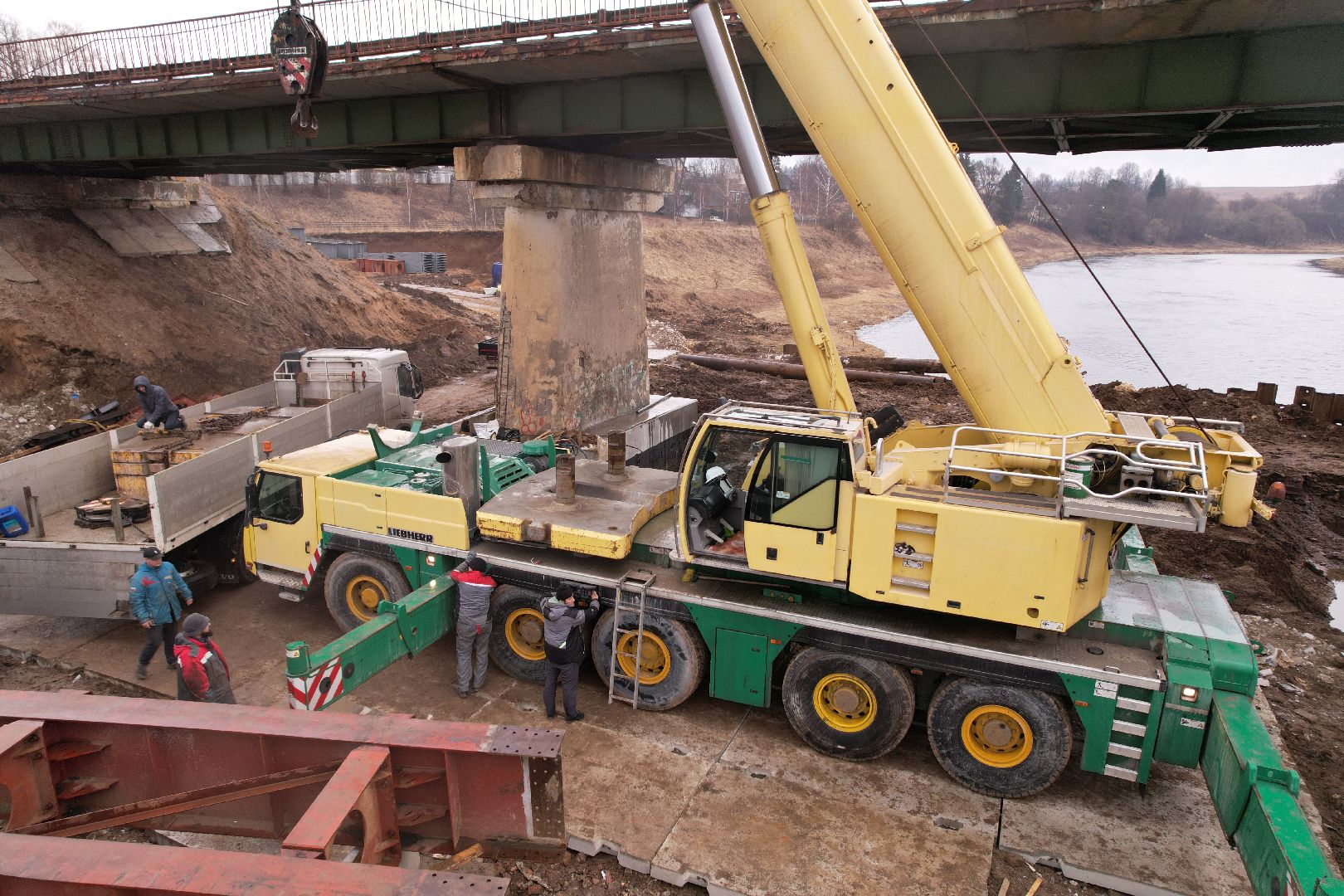 реконструкция моста в деревне Поречье, видео с коптера, ремонт моста в Рузе,