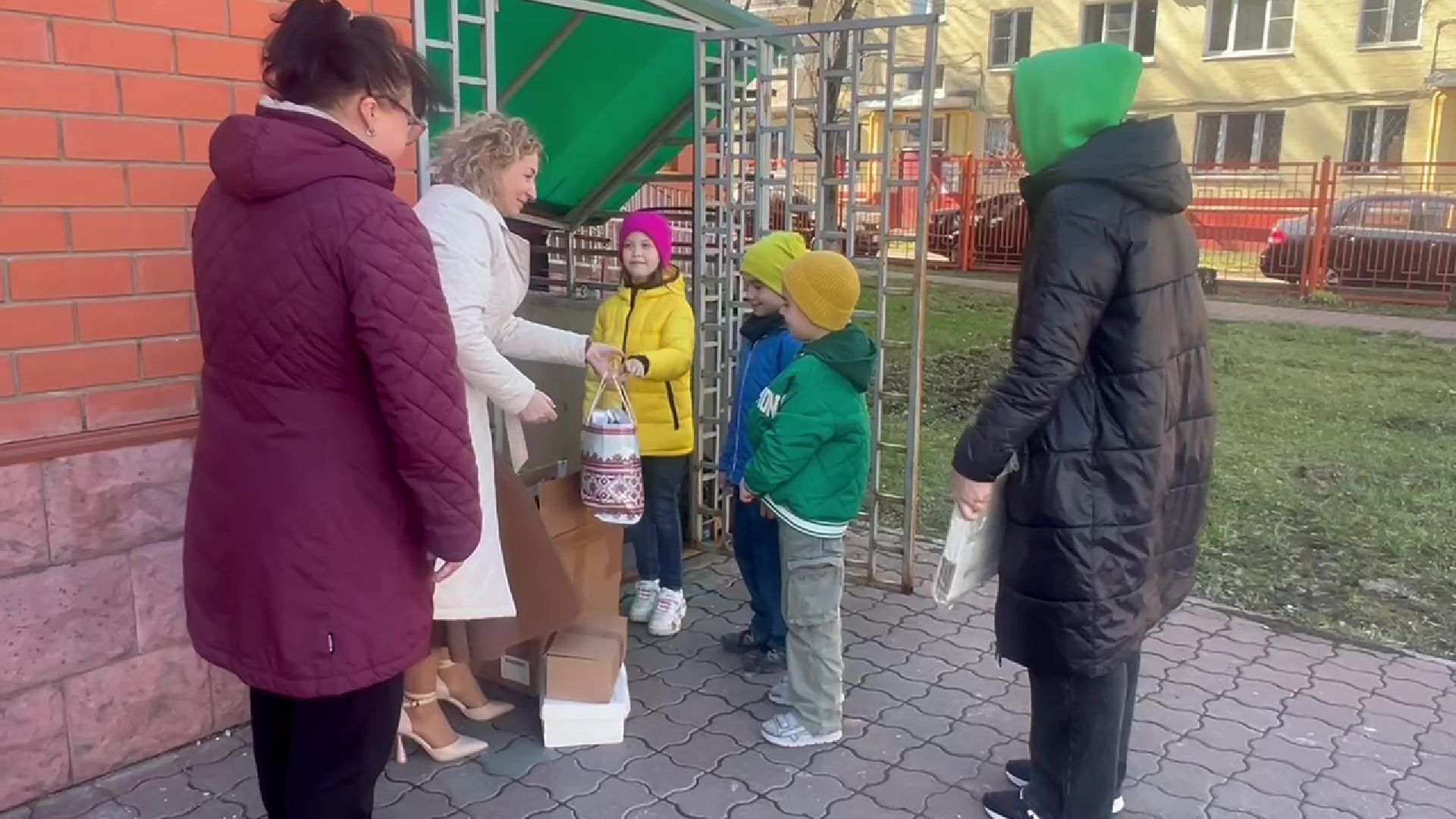 реутов, сбор макулатуры, детский сад, СВО, бумага, картон, книги,