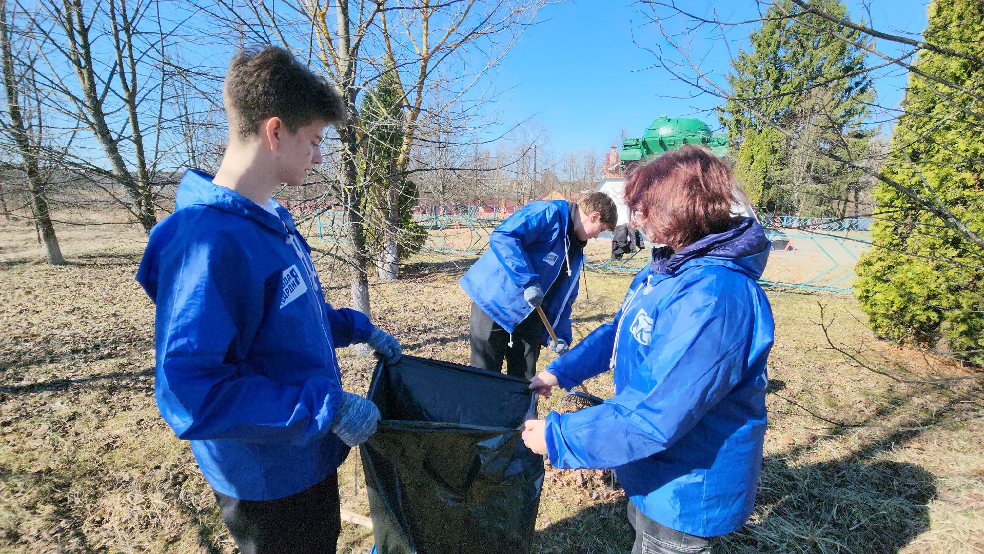 субботник, молодая гвардия, красногорск, рубеж обороны москвы,