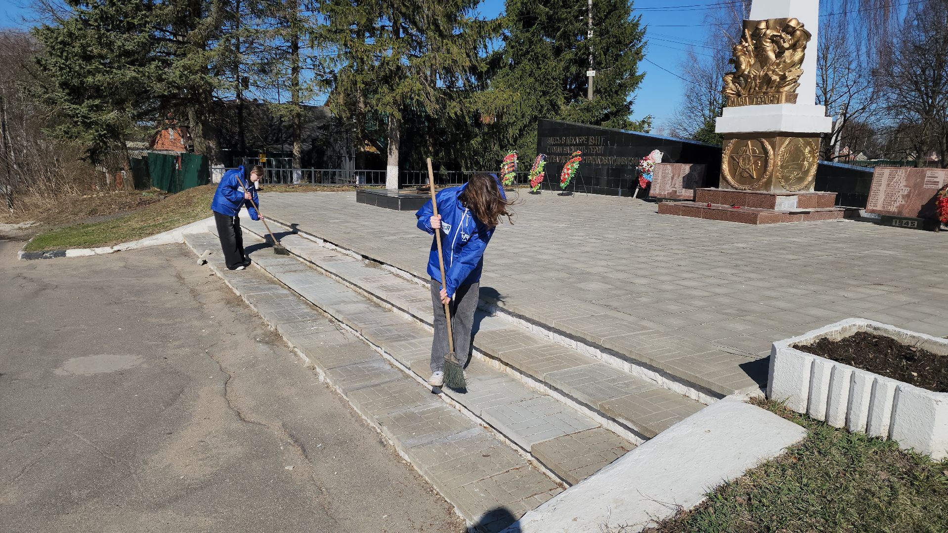 субботник, молодая гвардия, красногорск, рубеж обороны москвы,