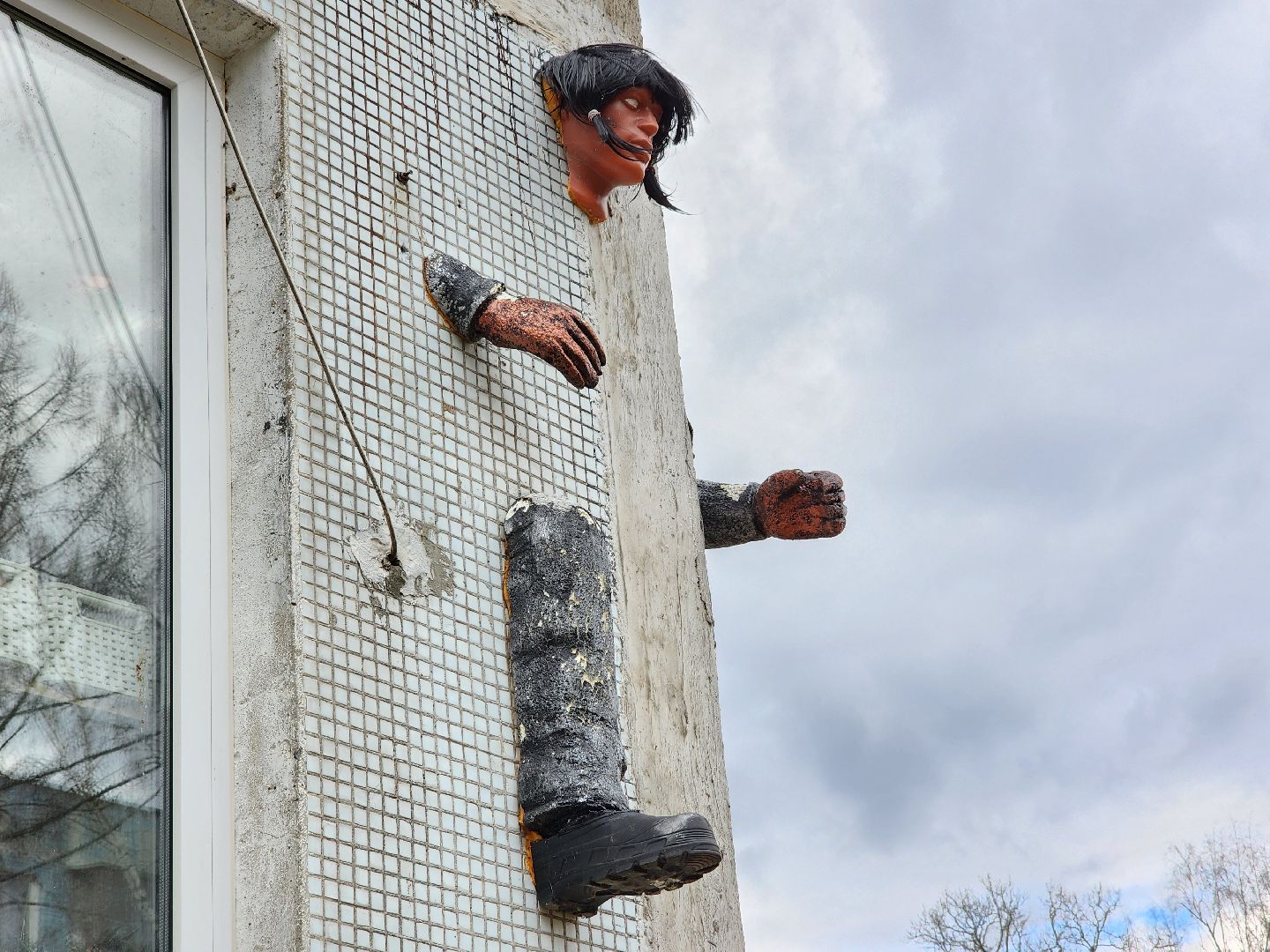 Чехов, деревня Алексеевка, поселок Чернецкое, Чехов-7, улица Победы 16, благоустройство двора, необычные фигуры, инсталляции, озеленение, Владимир Журбас, Светлана Журбас,