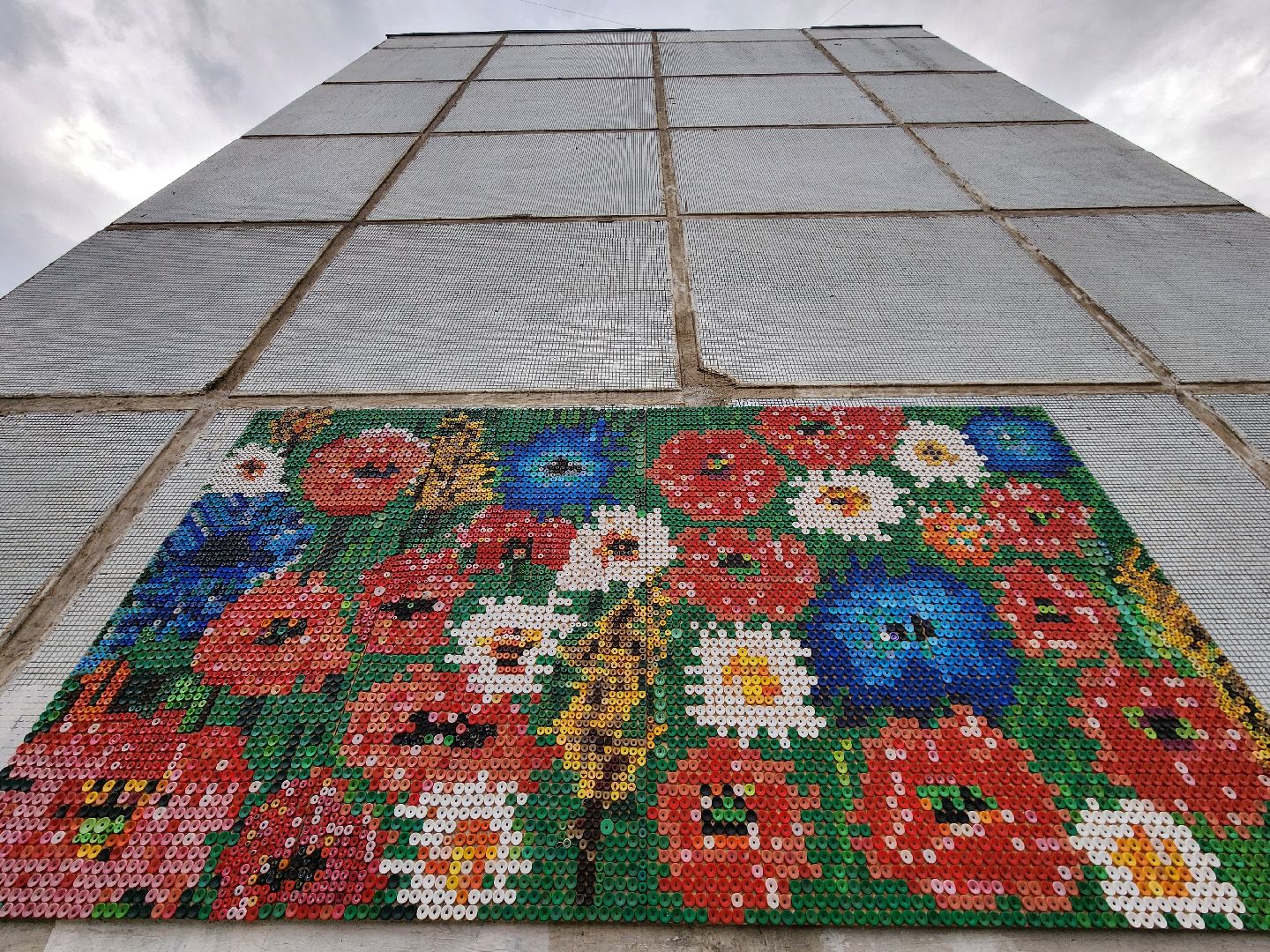 Чехов, деревня Алексеевка, поселок Чернецкое, Чехов-7, улица Победы 16, благоустройство двора, необычные фигуры, инсталляции, озеленение, Владимир Журбас, Светлана Журбас,