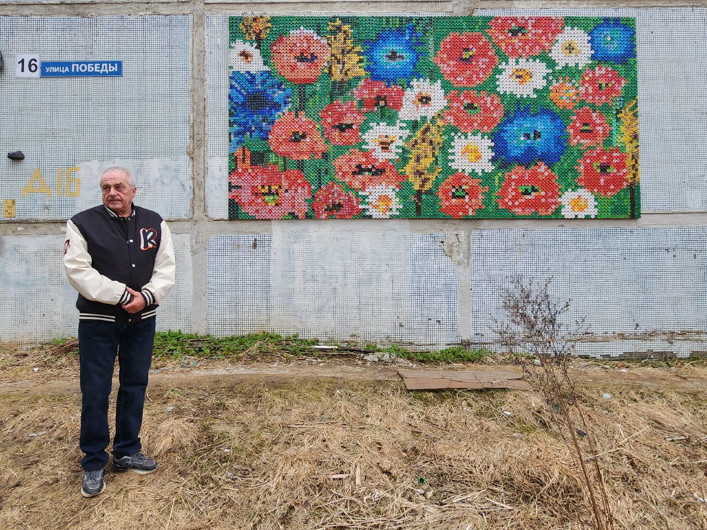 Чехов, деревня Алексеевка, поселок Чернецкое, Чехов-7, улица Победы 16, благоустройство двора, необычные фигуры, инсталляции, озеленение, Владимир Журбас, Светлана Журбас,