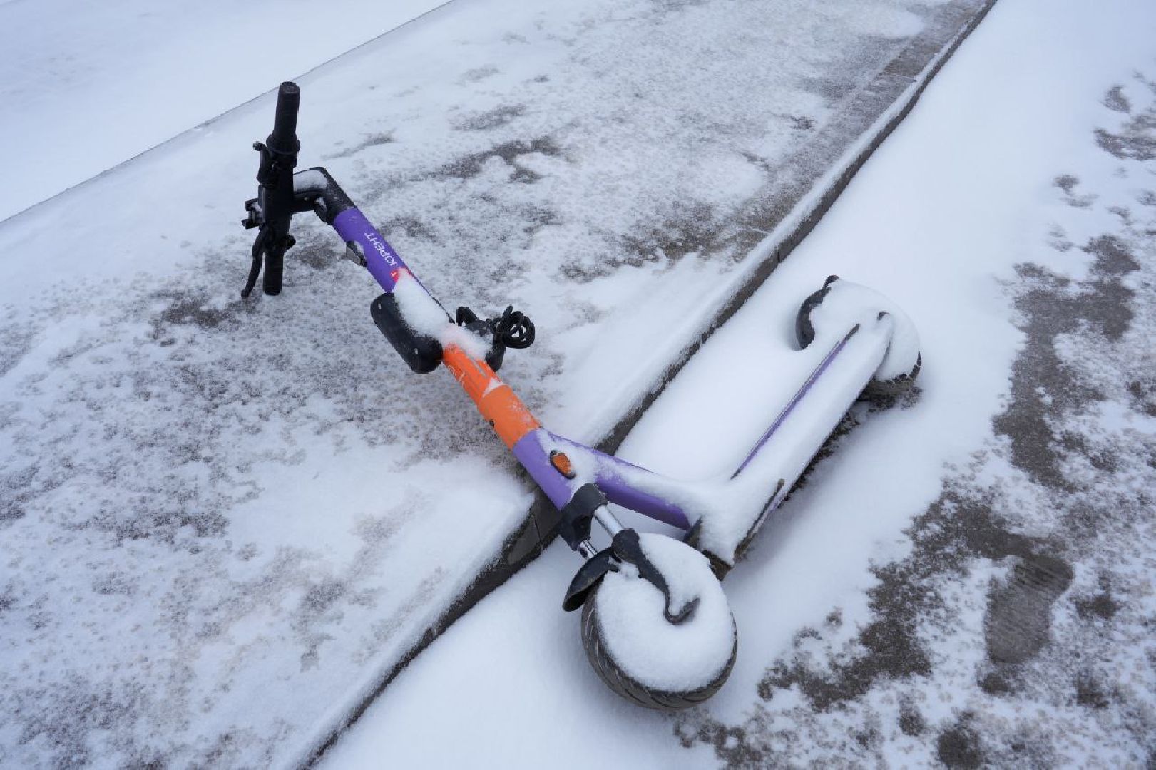 снег, коммунальные службы, сергиев посад, сергиево-посадский городской округ, снег весной,
