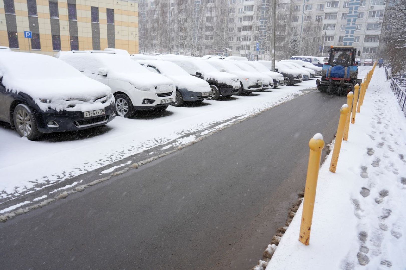 снег, коммунальные службы, сергиев посад, сергиево-посадский городской округ, снег весной,