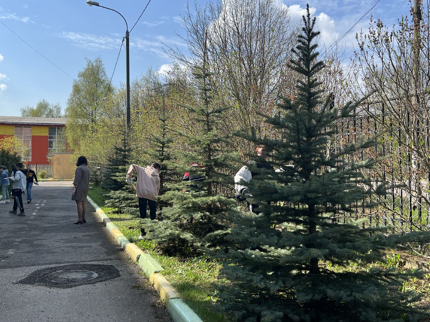 Химки, микрорайон Планерная, лицей №15, школа, дети, субботник, уборка