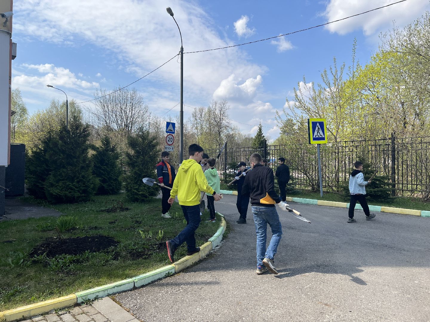 Химки, микрорайон Планерная, лицей №15, школа, дети, субботник, уборка