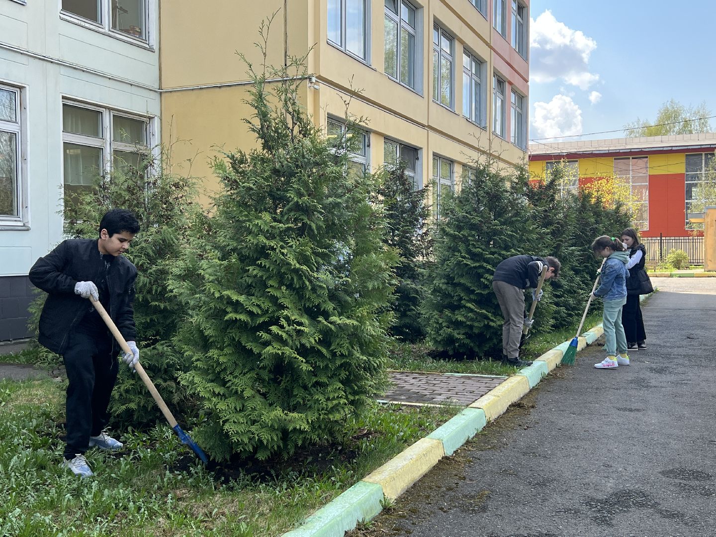 Химки, микрорайон Планерная, лицей №15, школа, дети, субботник, уборка