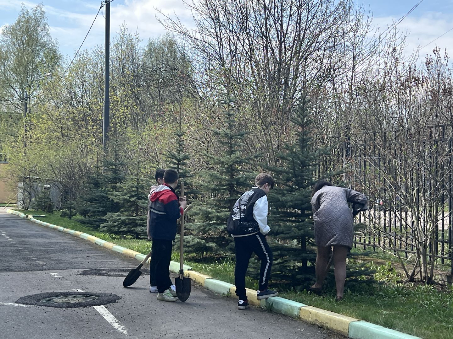 Химки, микрорайон Планерная, лицей №15, школа, дети, субботник, уборка