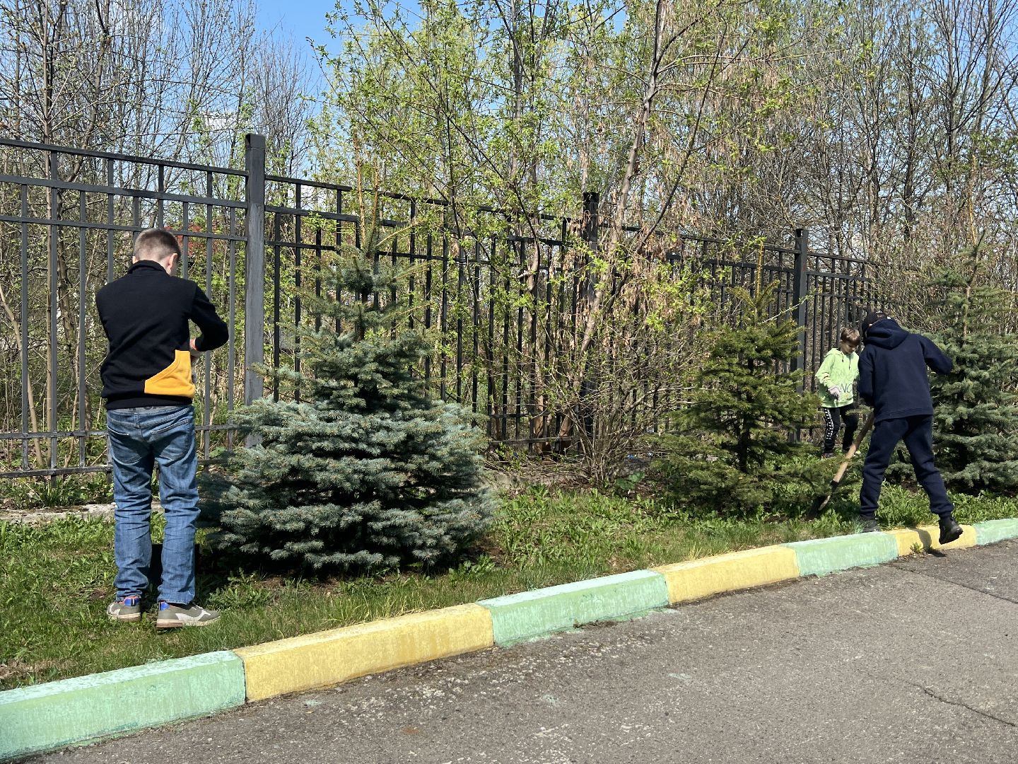 Химки, микрорайон Планерная, лицей №15, школа, дети, субботник, уборка