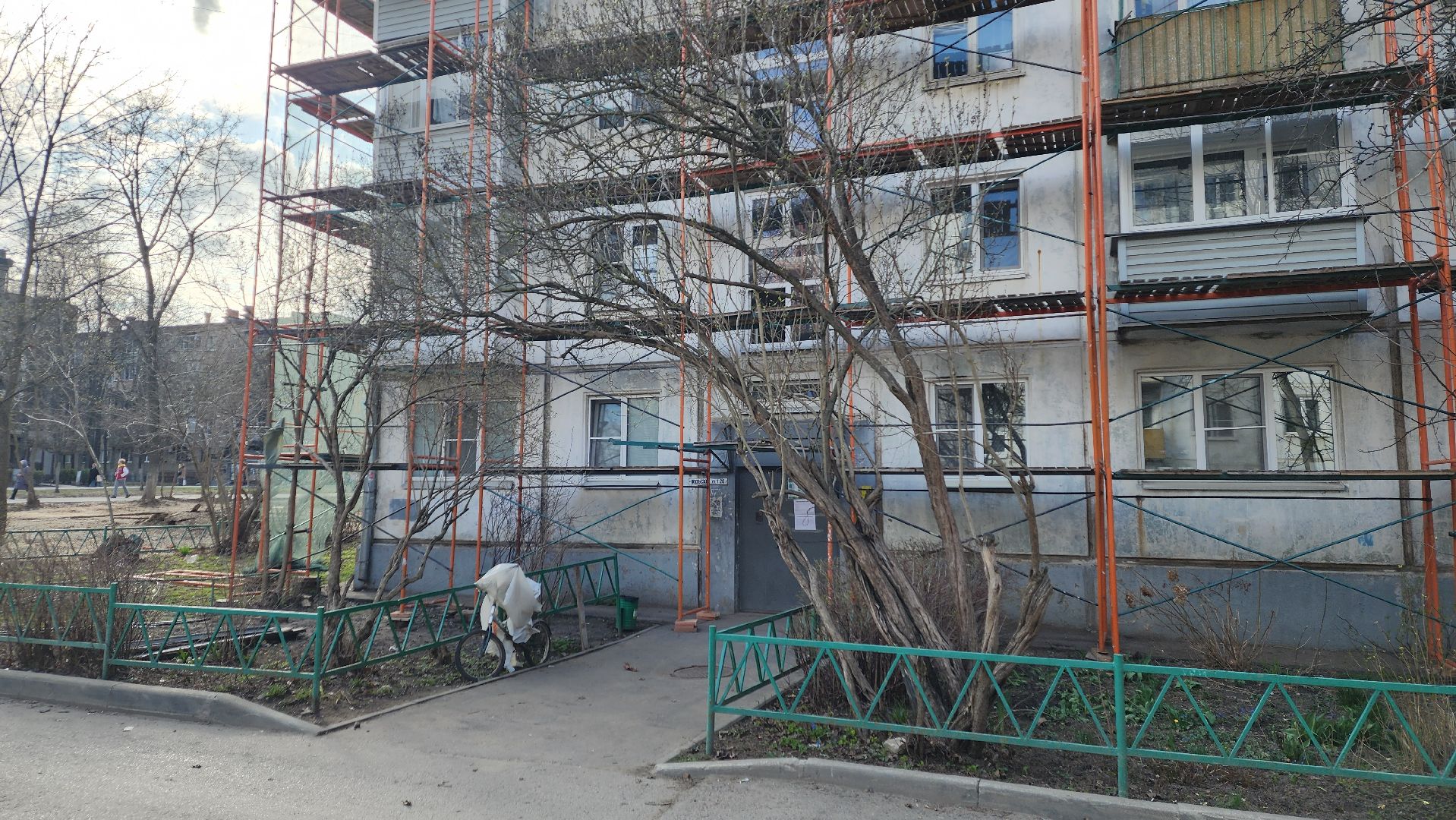 вертикалки, пушкино, капремонт, ремонт фасада дома, рабочие, подрядная организация,штукатурка, штукатурные работы,