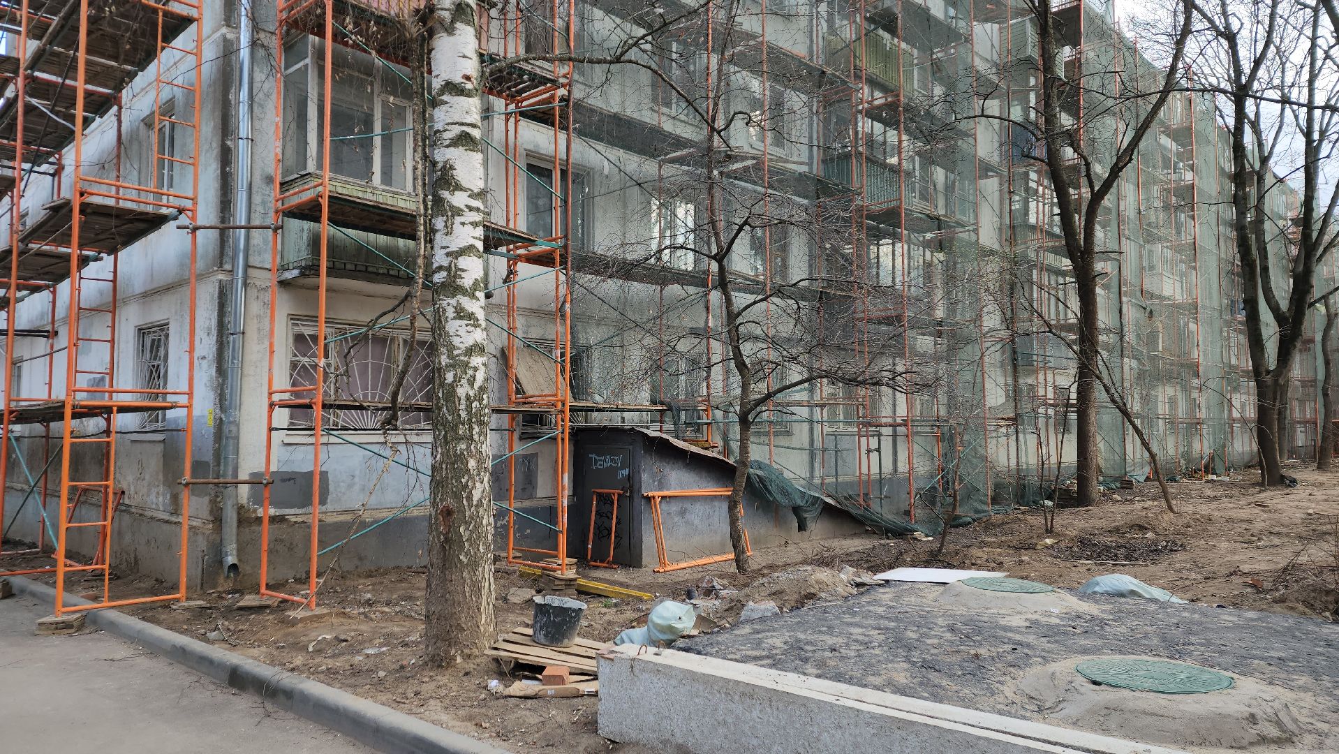 вертикалки, пушкино, капремонт, ремонт фасада дома, рабочие, подрядная организация,штукатурка, штукатурные работы,