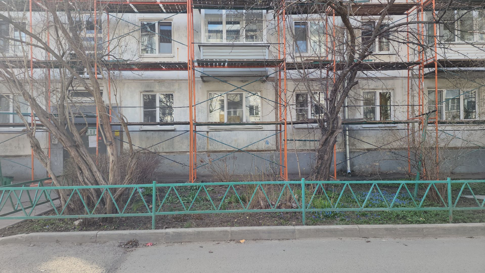 вертикалки, пушкино, капремонт, ремонт фасада дома, рабочие, подрядная организация,штукатурка, штукатурные работы,