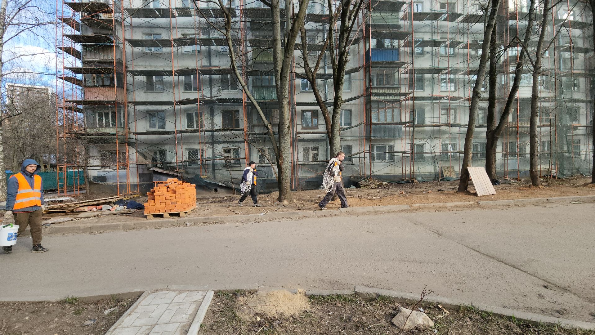 вертикалки, пушкино, капремонт, ремонт фасада дома, рабочие, подрядная организация,штукатурка, штукатурные работы,