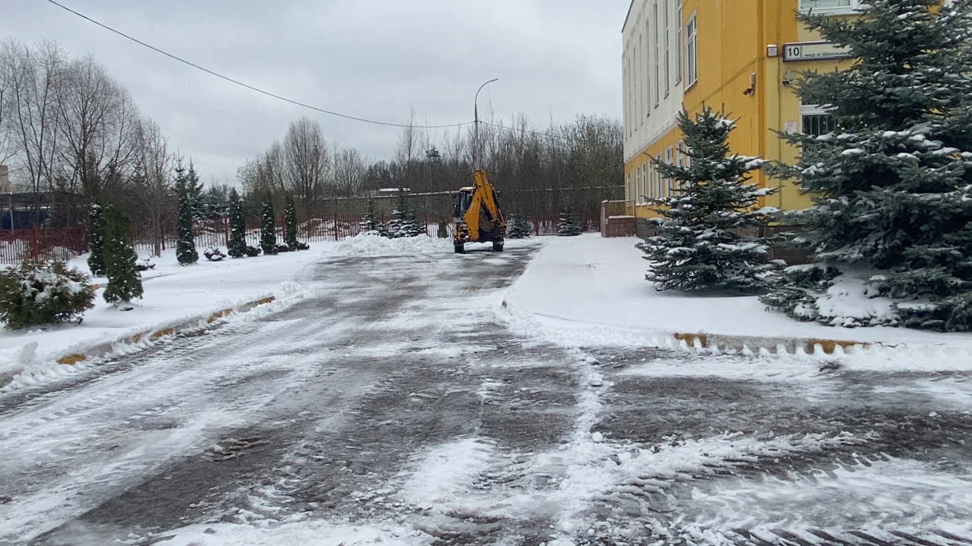 уборка снега, снег в апреле, мку жкх и благоустройство, коммунальщики власихи,