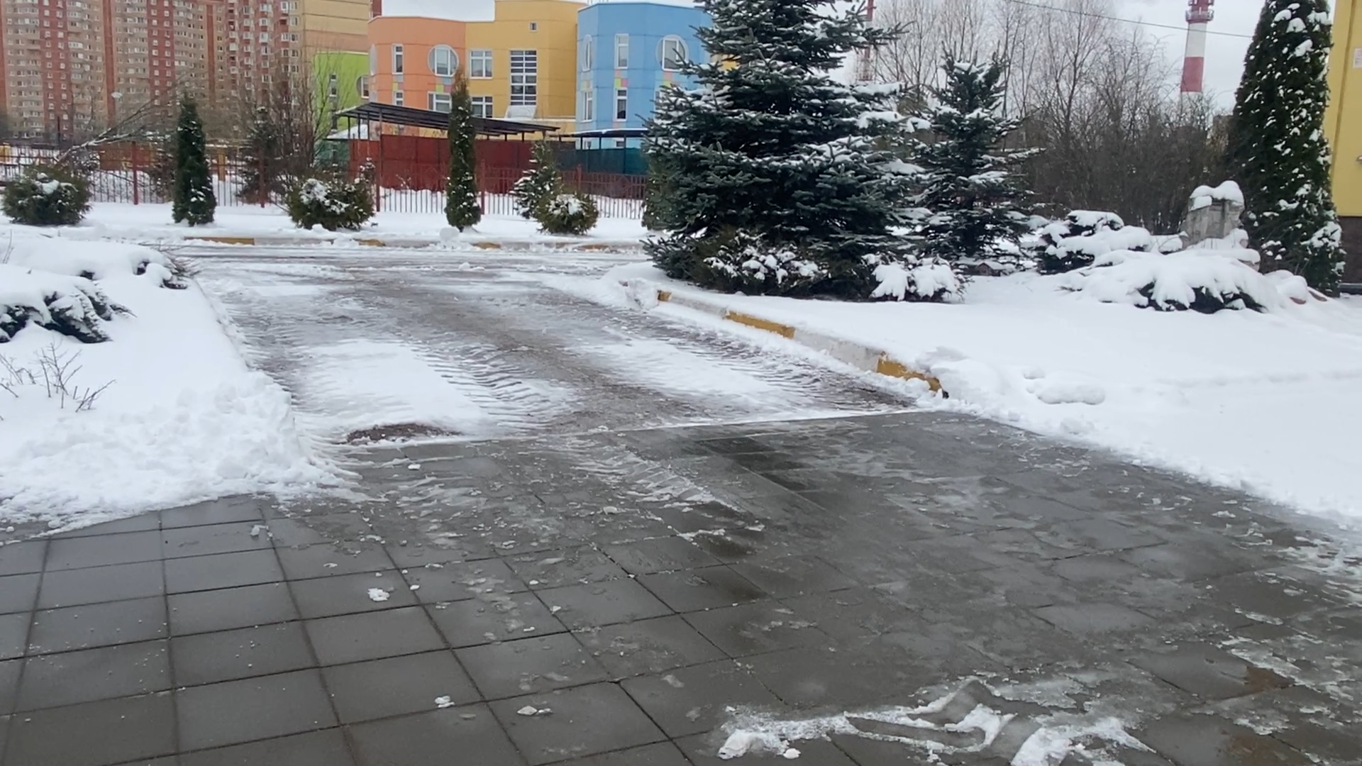 уборка снега, снег в апреле, мку жкх и благоустройство, коммунальщики власихи,