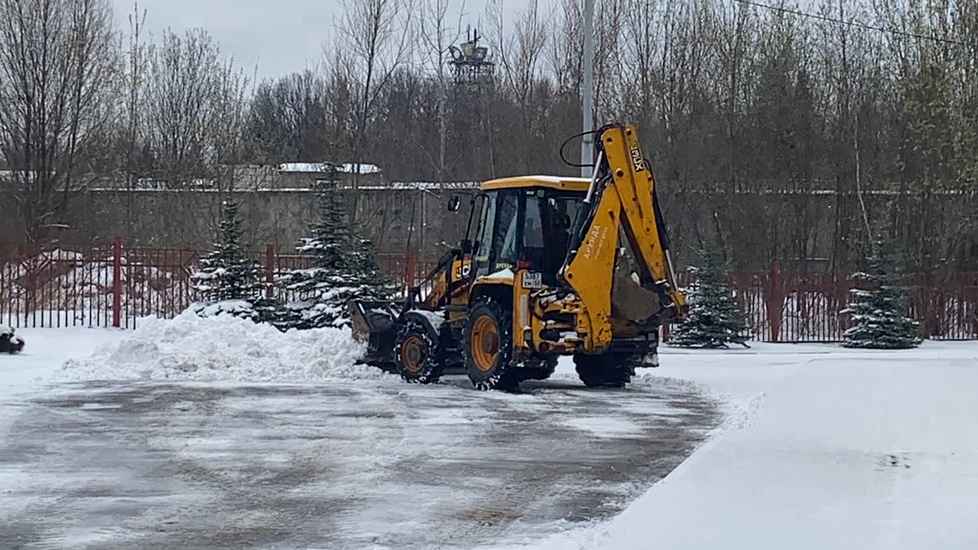 уборка снега, снег в апреле, мку жкх и благоустройство, коммунальщики власихи,