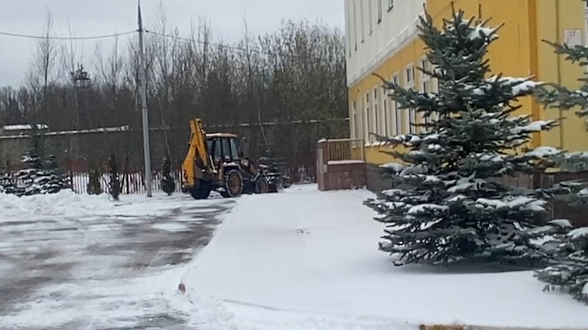 уборка снега, снег в апреле, мку жкх и благоустройство, коммунальщики власихи,