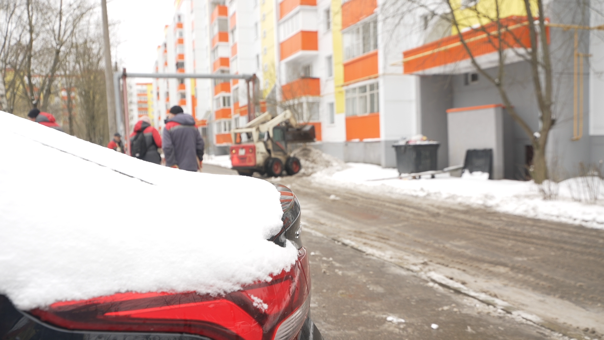 снег в апреле, коммунальщики власихи, мку жкх и благоустройство, уборка города от снега,