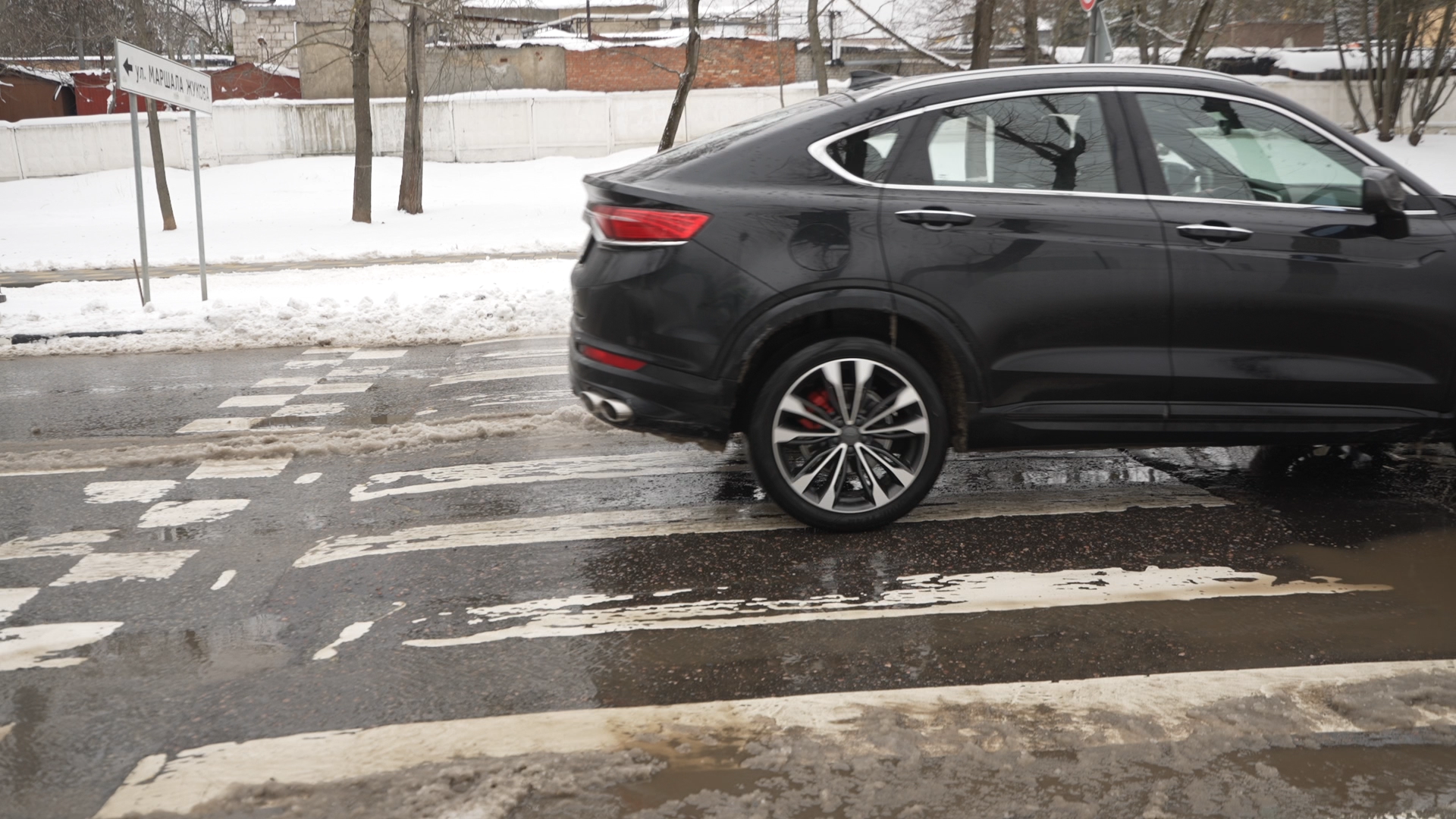 снег в апреле, коммунальщики власихи, мку жкх и благоустройство, уборка города от снега,