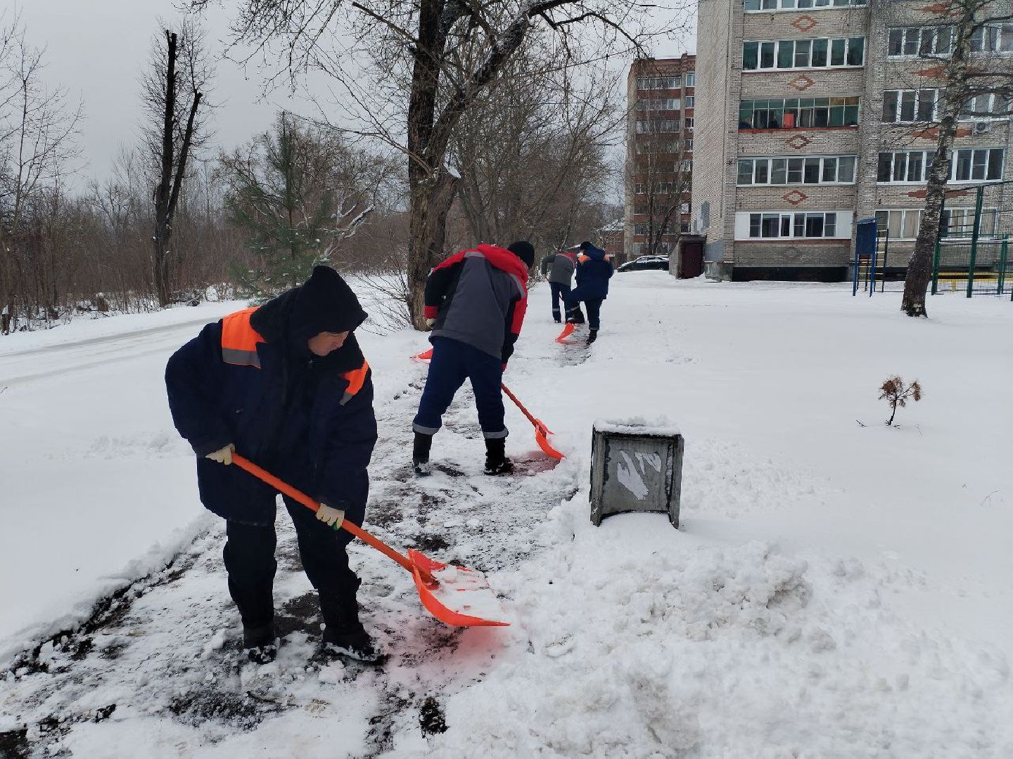 красноармейск, городской округ пушкинский, снег в апреле, уборка города от снега,