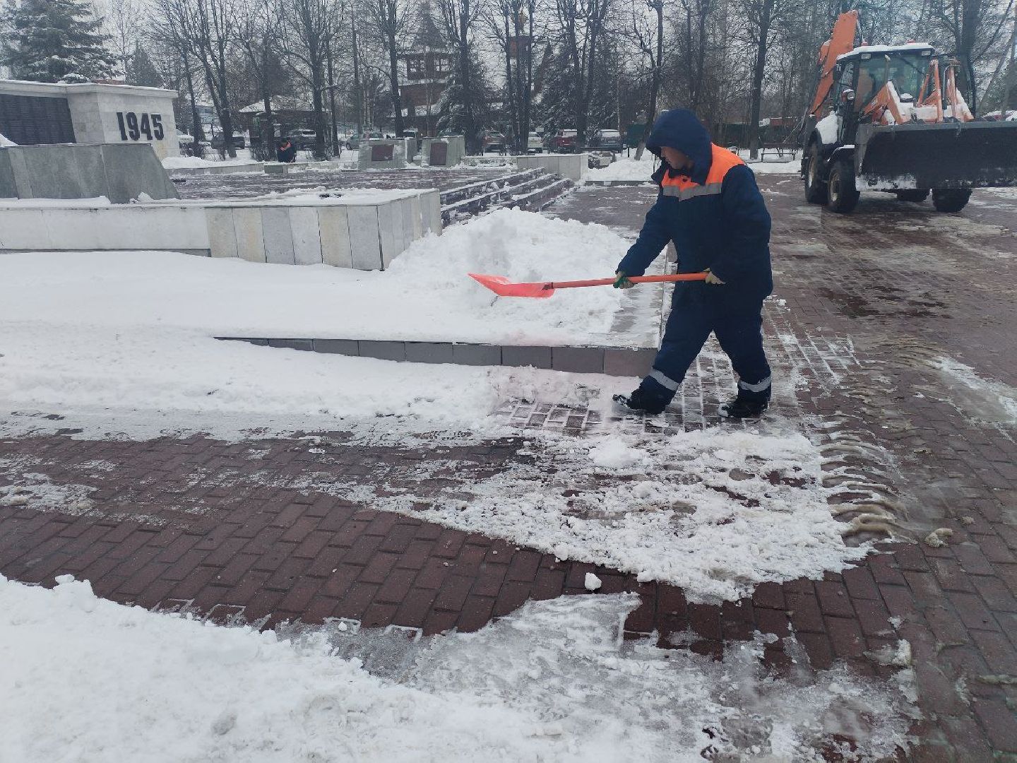 красноармейск, городской округ пушкинский, снег в апреле, уборка города от снега,