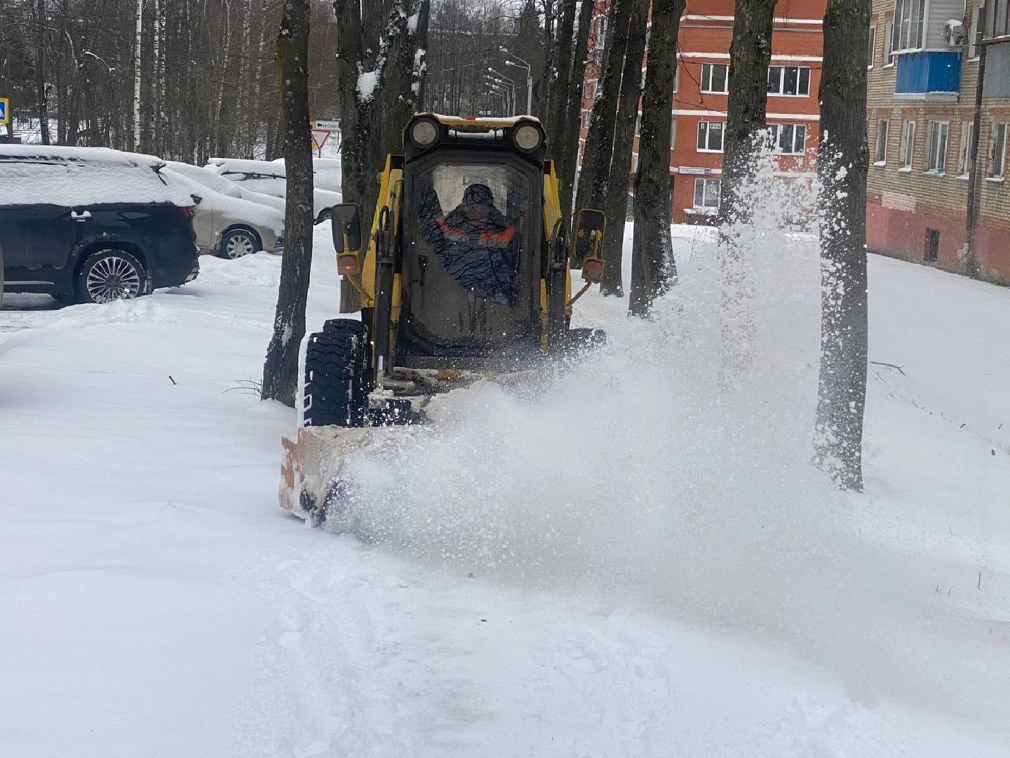 красноармейск, городской округ пушкинский, снег в апреле, уборка города от снега,