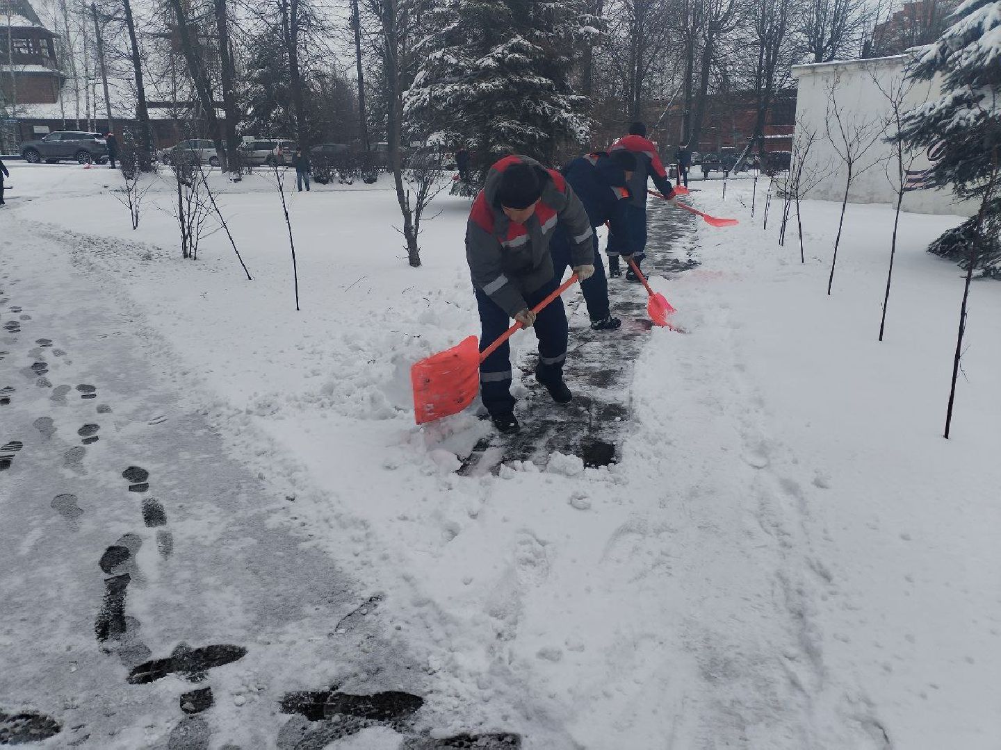 красноармейск, городской округ пушкинский, снег в апреле, уборка города от снега,