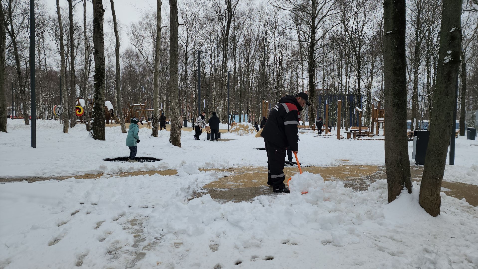 Центральный парк, Уборка снега, Лобня, детские игровые площадки,