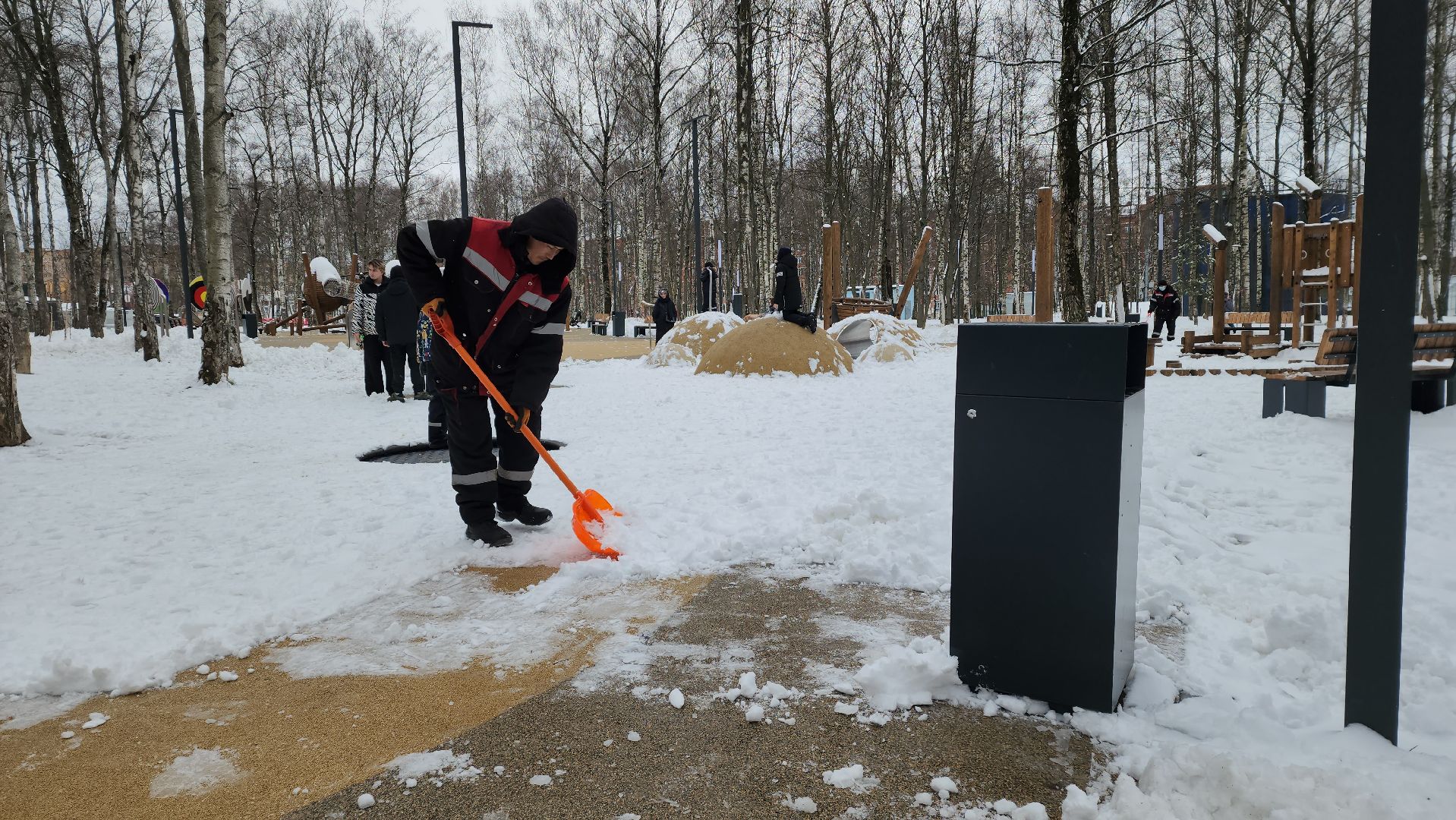 Центральный парк, Уборка снега, Лобня, детские игровые площадки,