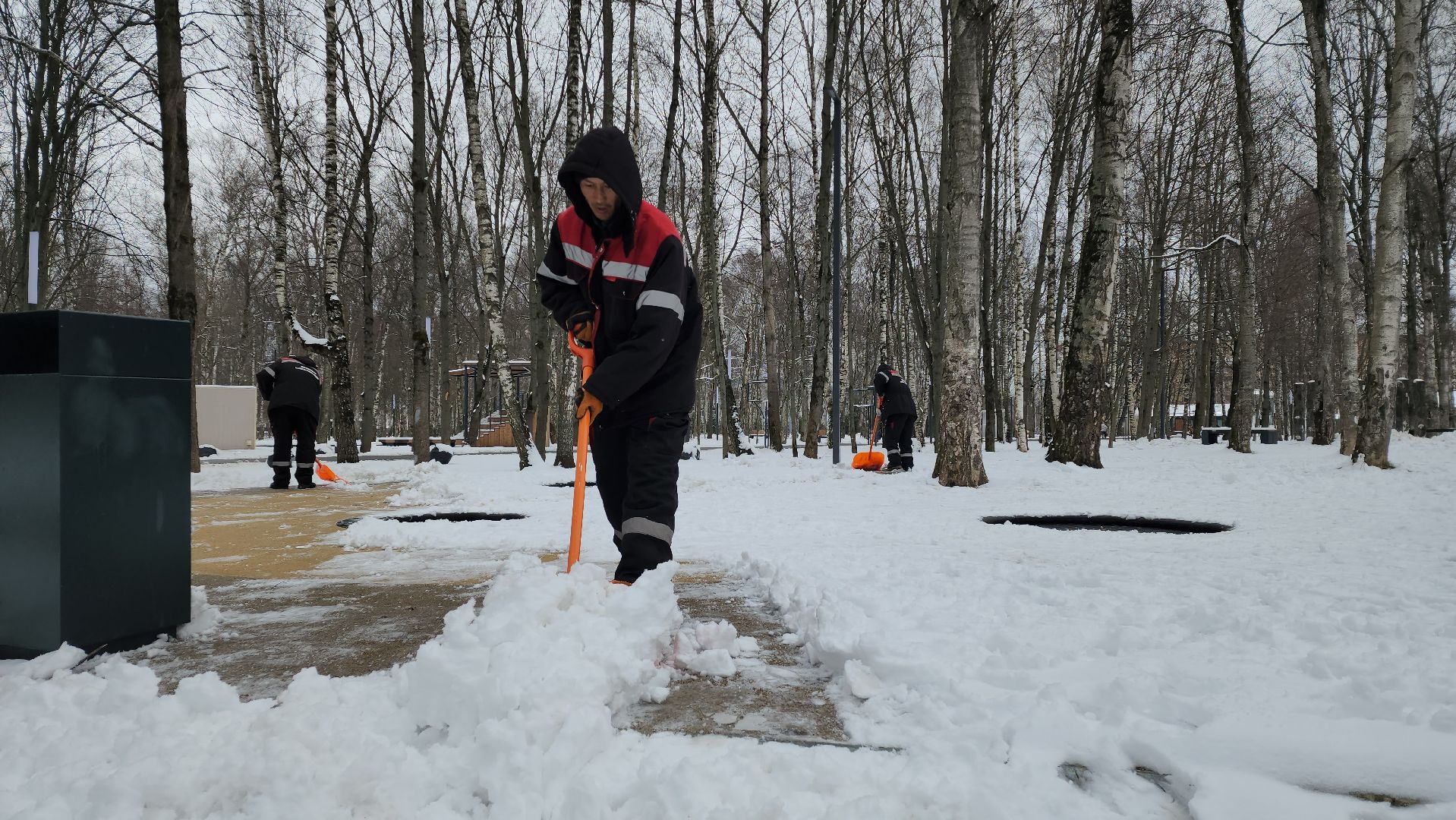 Центральный парк, Уборка снега, Лобня, детские игровые площадки,