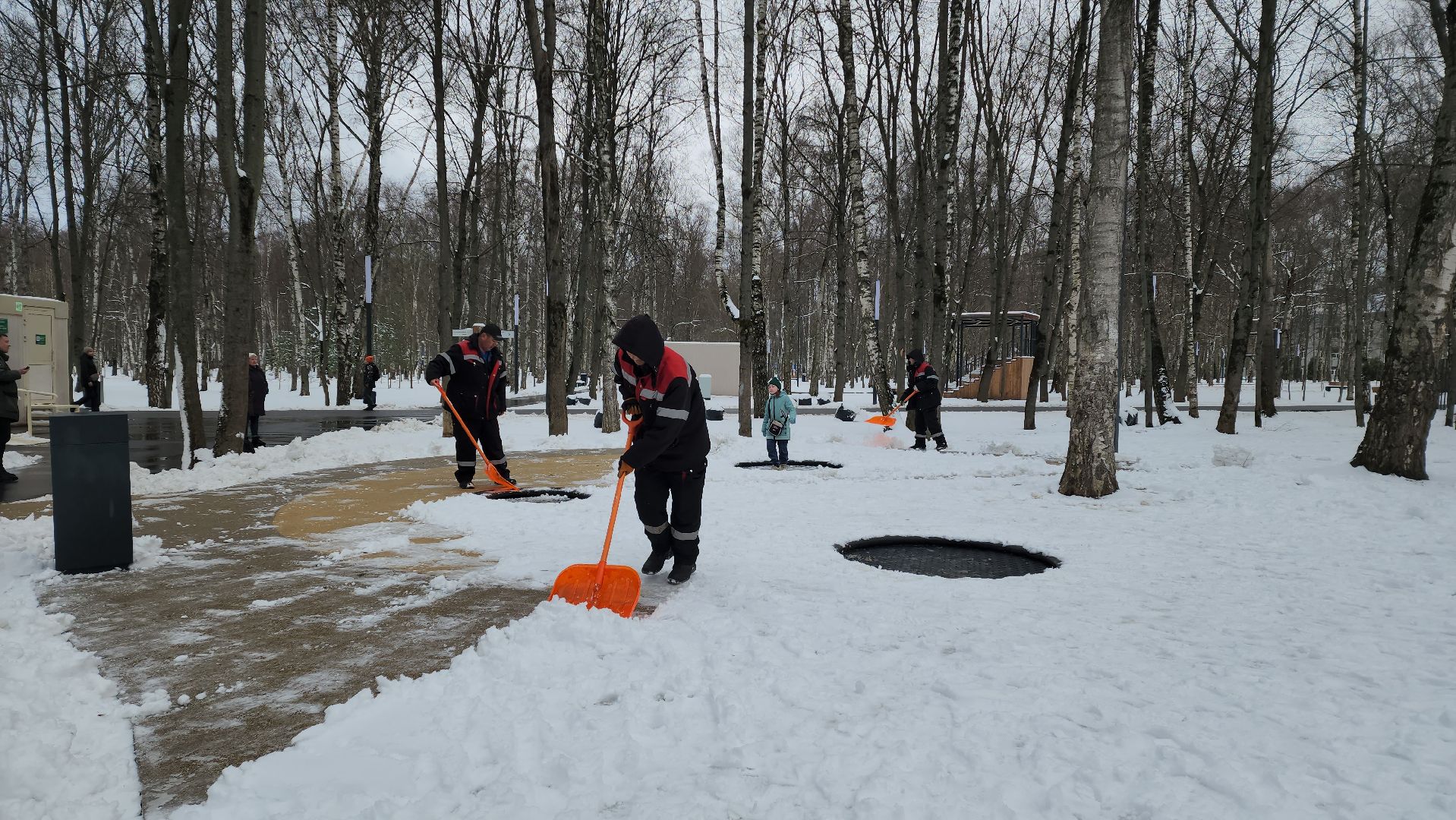 Центральный парк, Уборка снега, Лобня, детские игровые площадки,