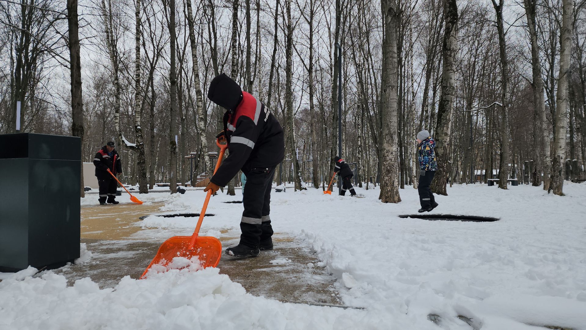 Центральный парк, Уборка снега, Лобня, детские игровые площадки,