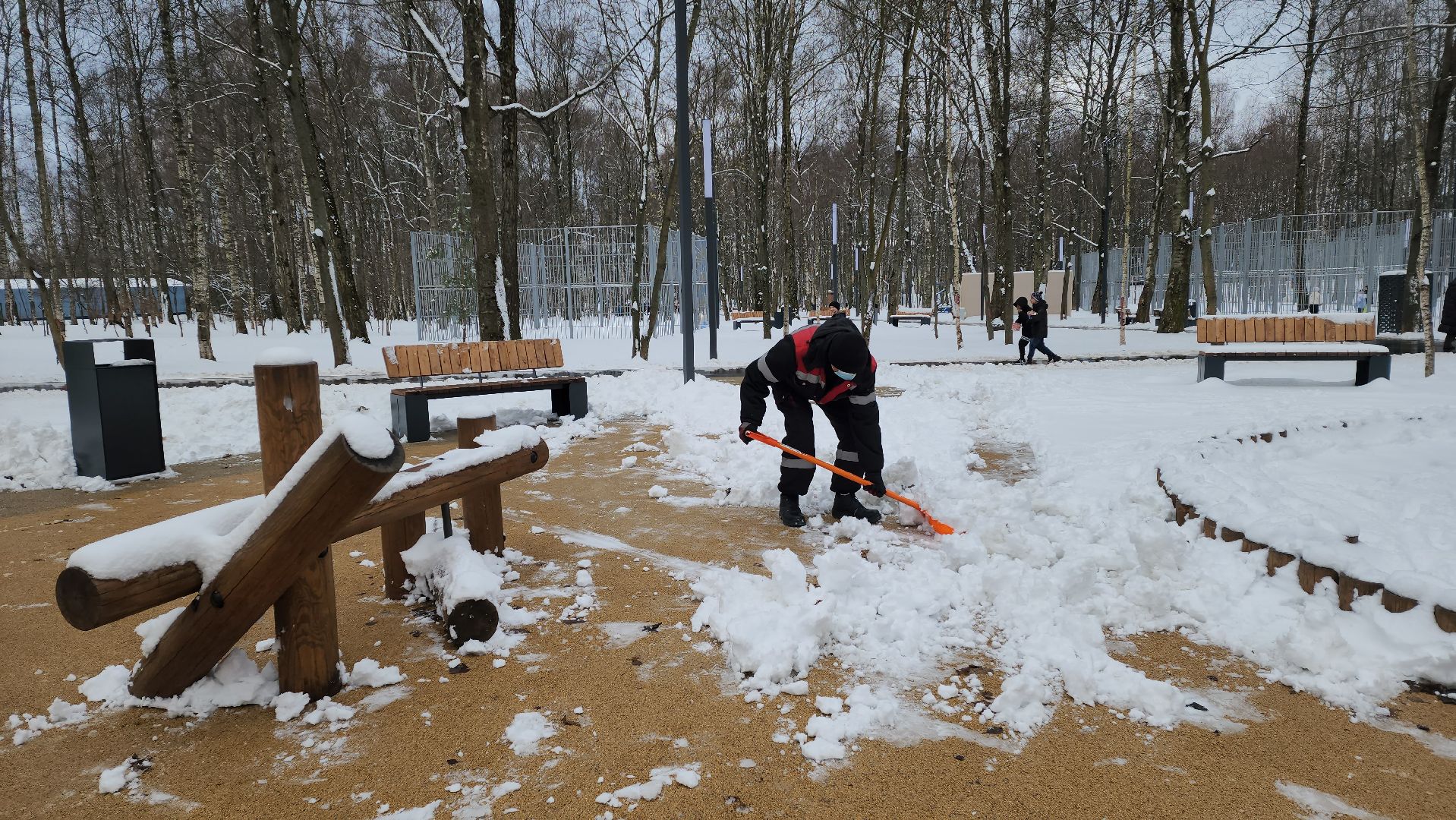 Центральный парк, Уборка снега, Лобня, детские игровые площадки,