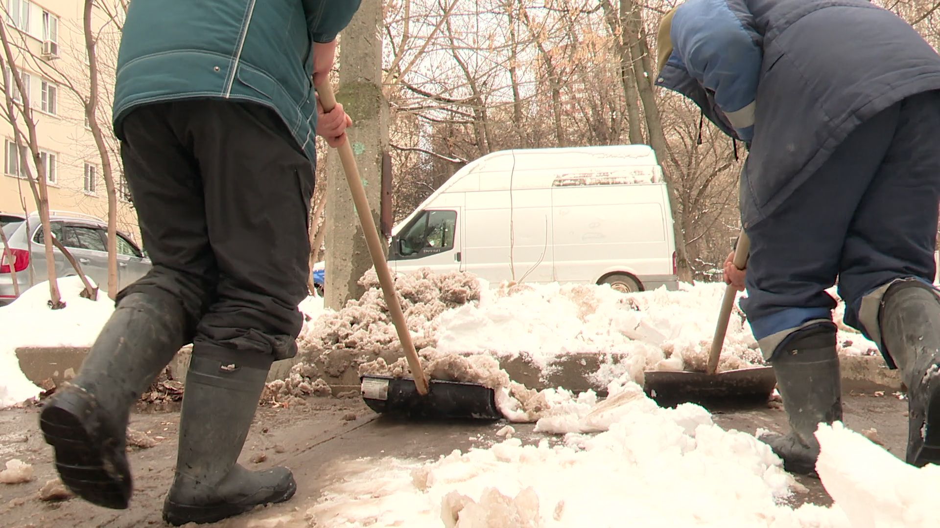 реутов, снег, снег в апреле, сосульки, обработка дорог, циклон зион,